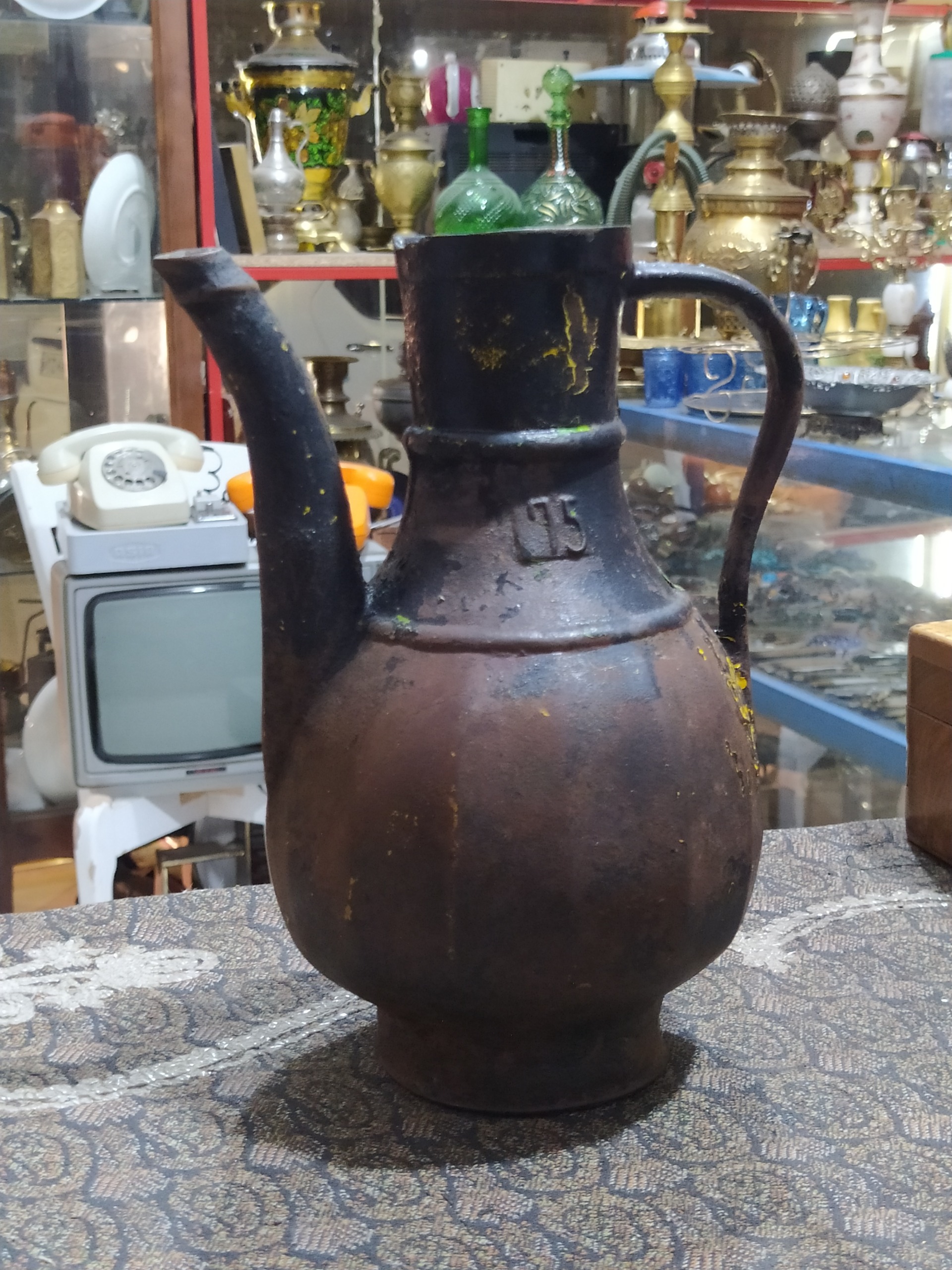 آفتابه قدیمی چدنی روسی تزاری تراشدار چند وجهی کهنه