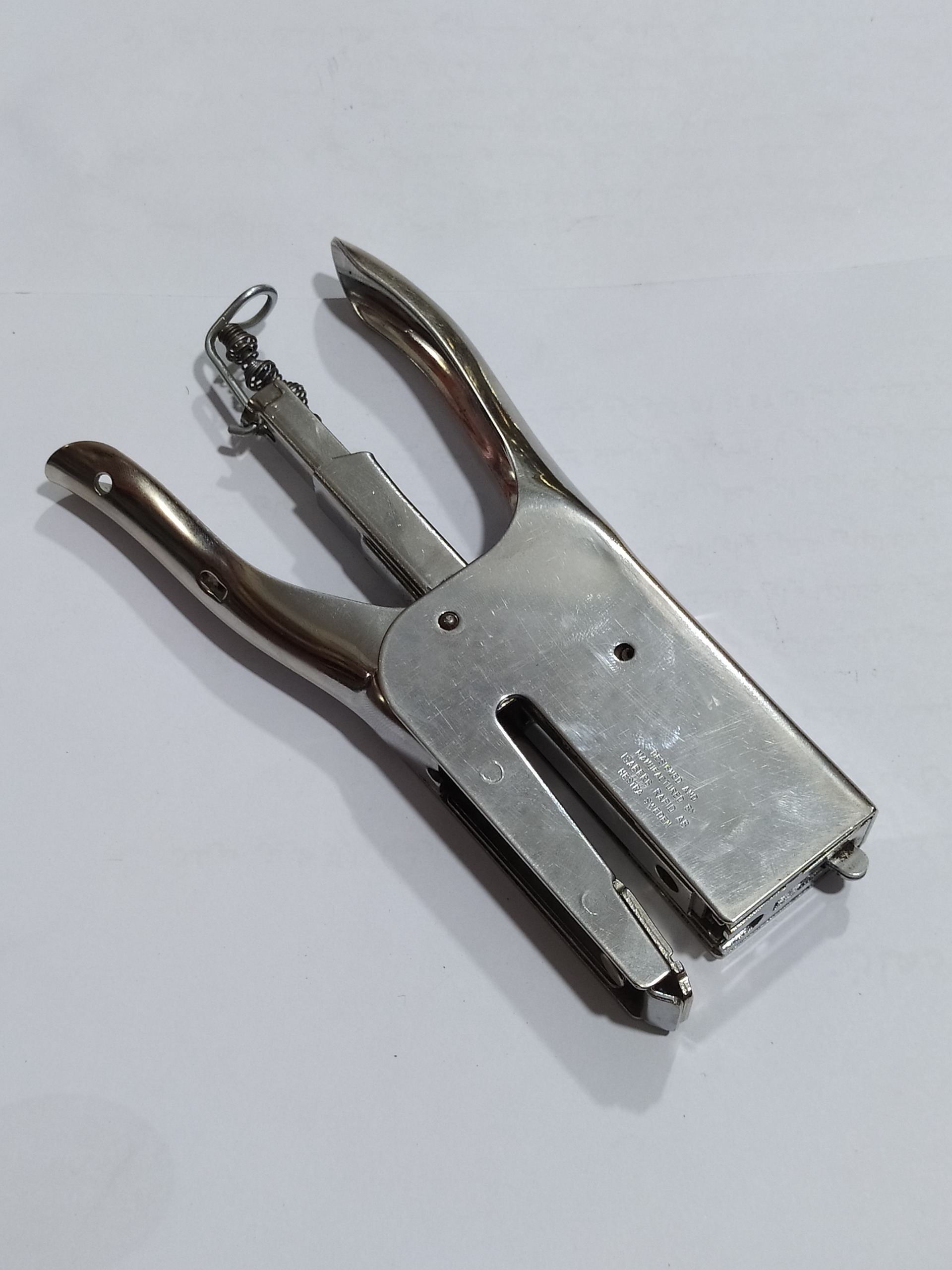 میخکوب منگنه قدیمی ساخت سوئد RAPID سلامت