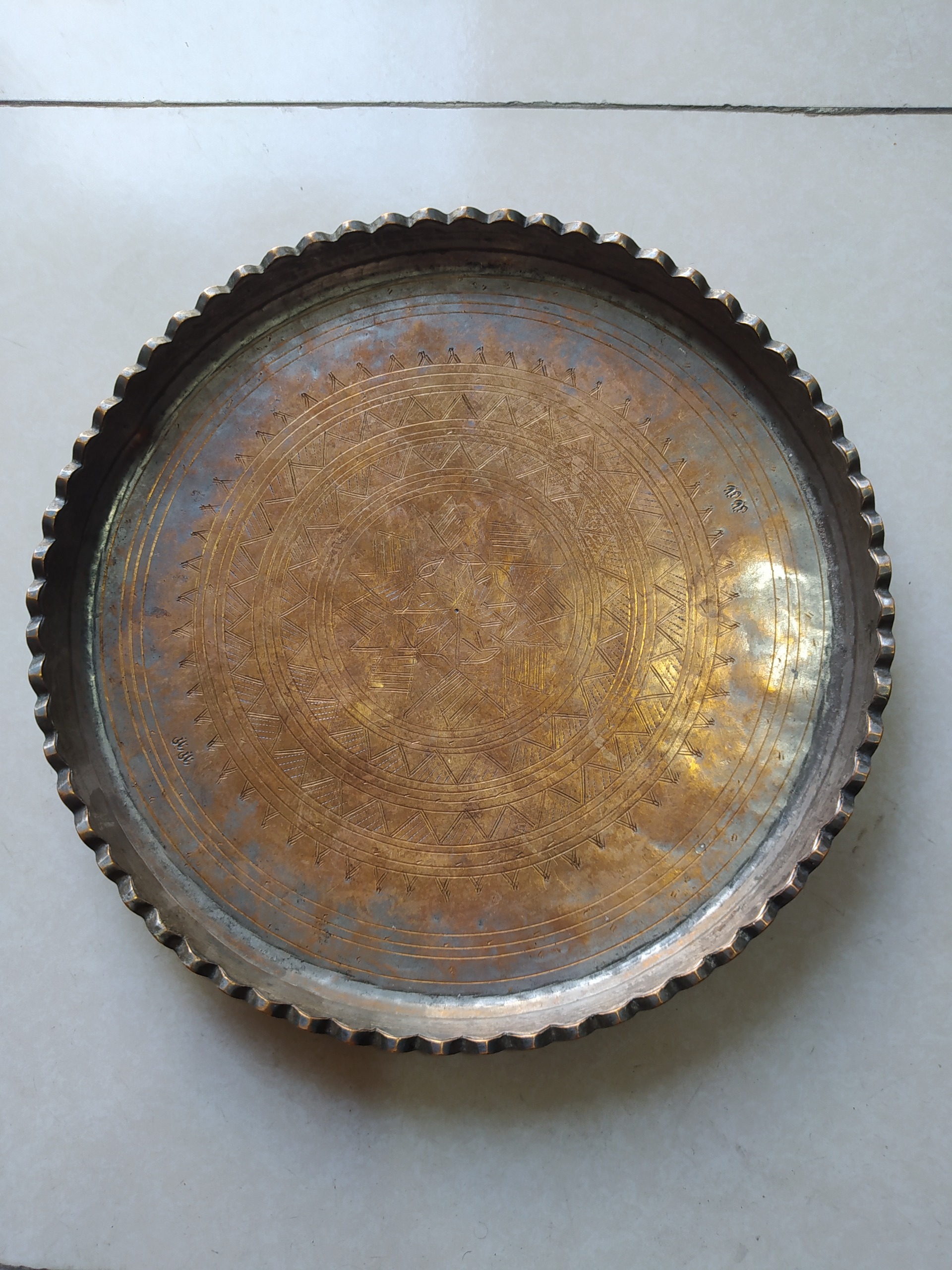 مجمع یا زیرجام قدیمی مسی قلم زنی مهردار قطر 40