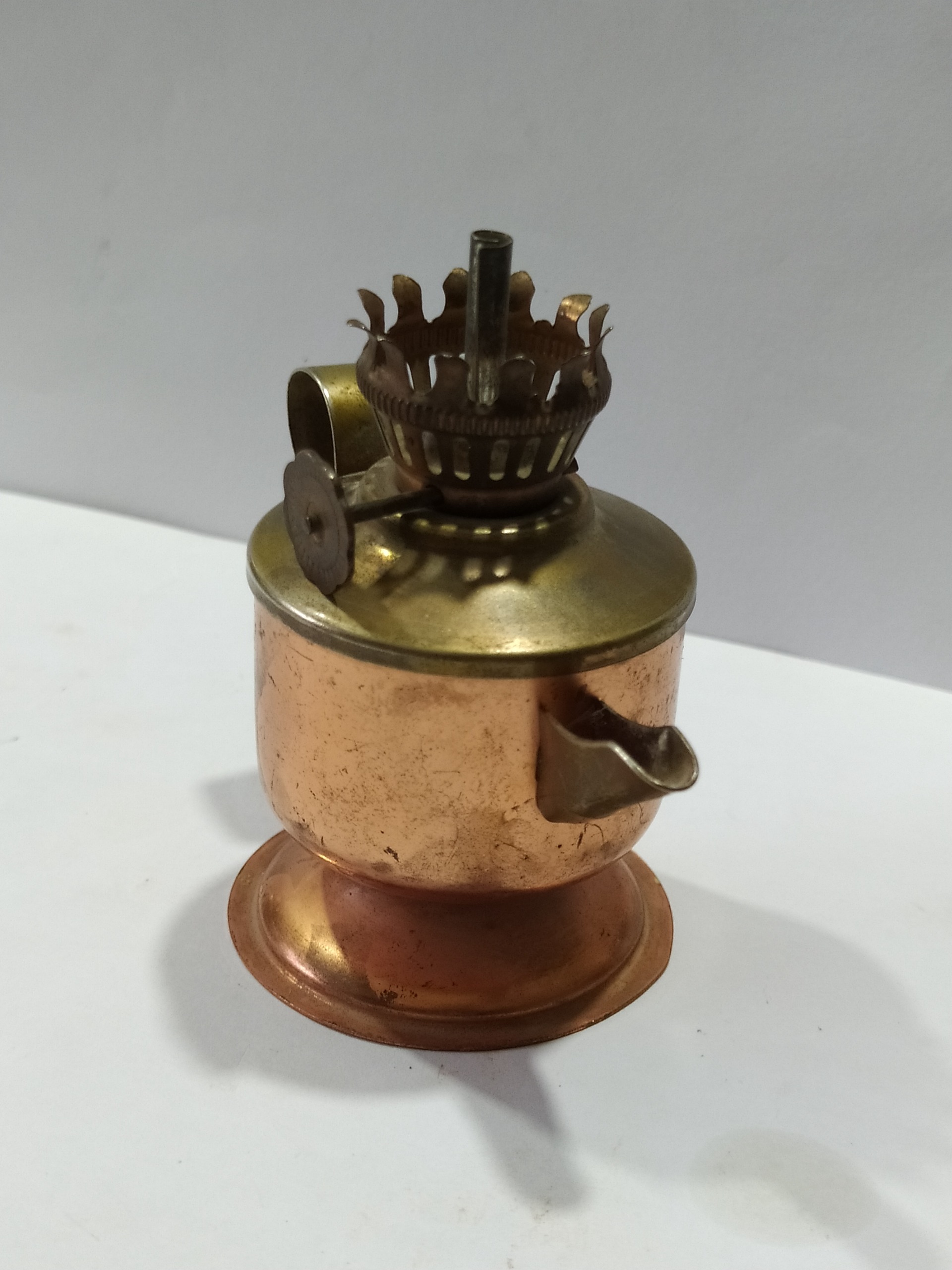 چراغ الکلی یا نفتی مدل خاص آنتیک