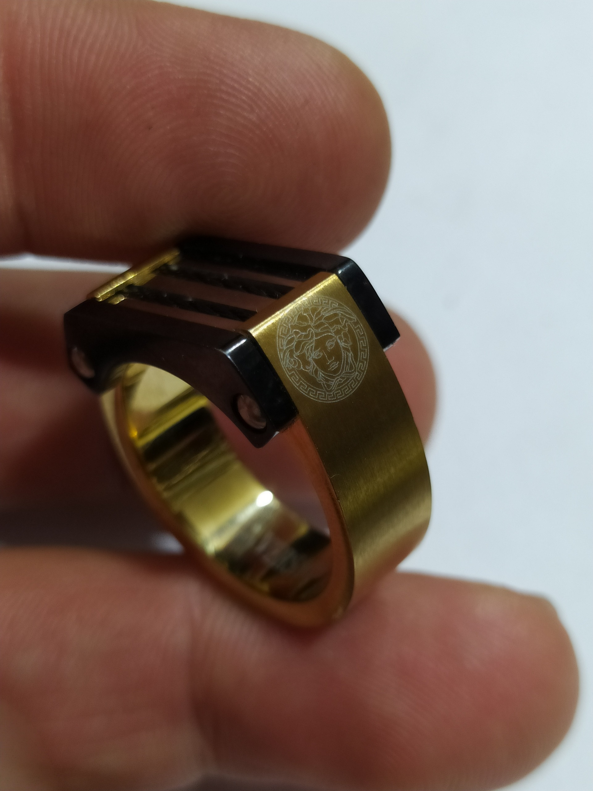 انگشتر ورساچ شیک لاکچری رنگ ثابت