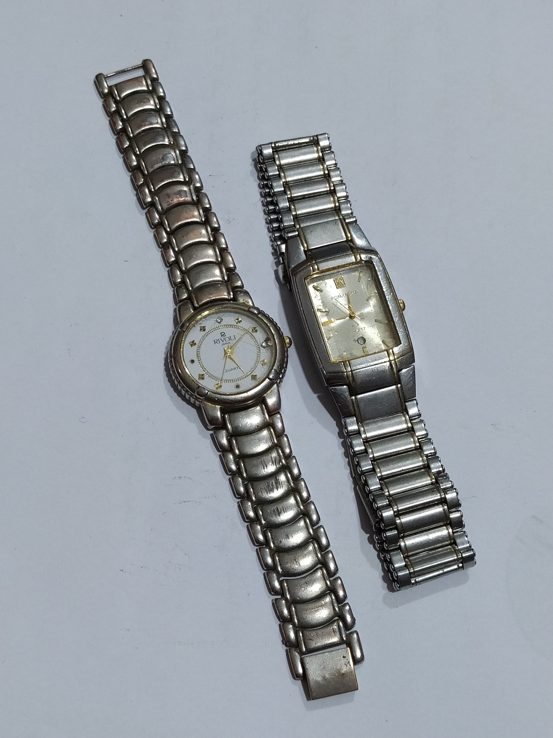 دو عدد ساعت قدیمی معیوب