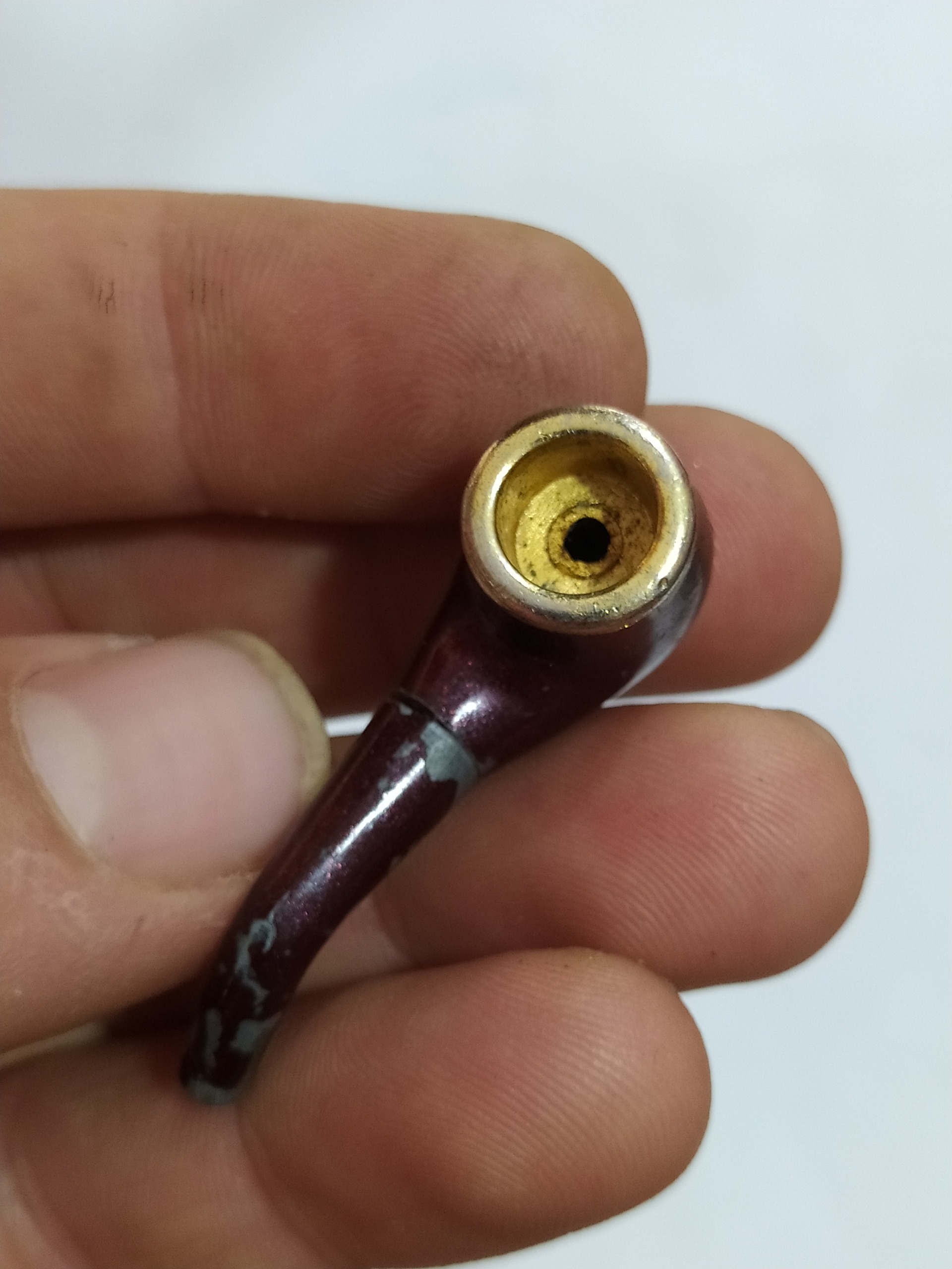 یک عدد پیپ دکوری کوچک خاص فلزی