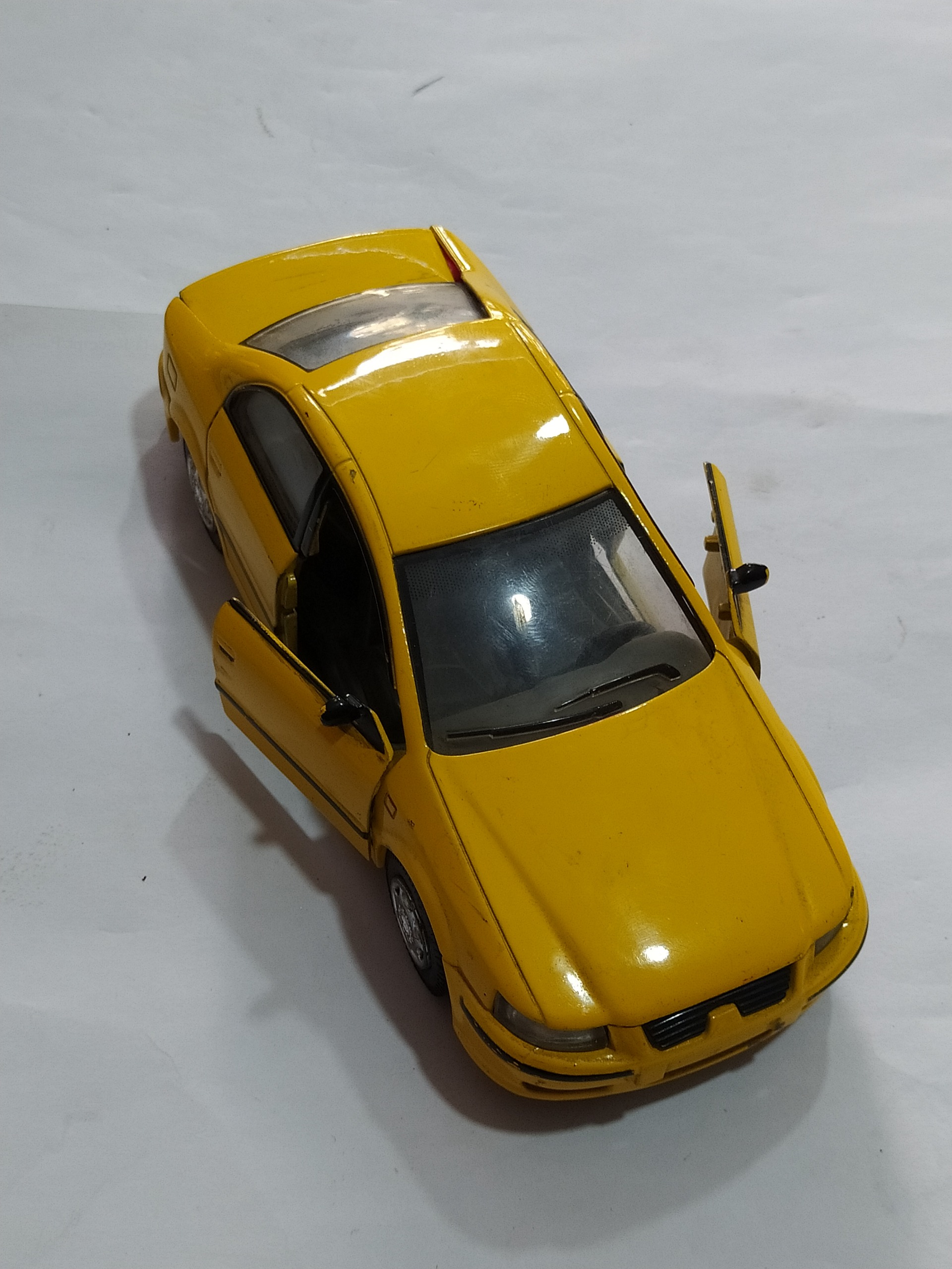 ماکت ماشین فلزی تاکسی کارکرده
