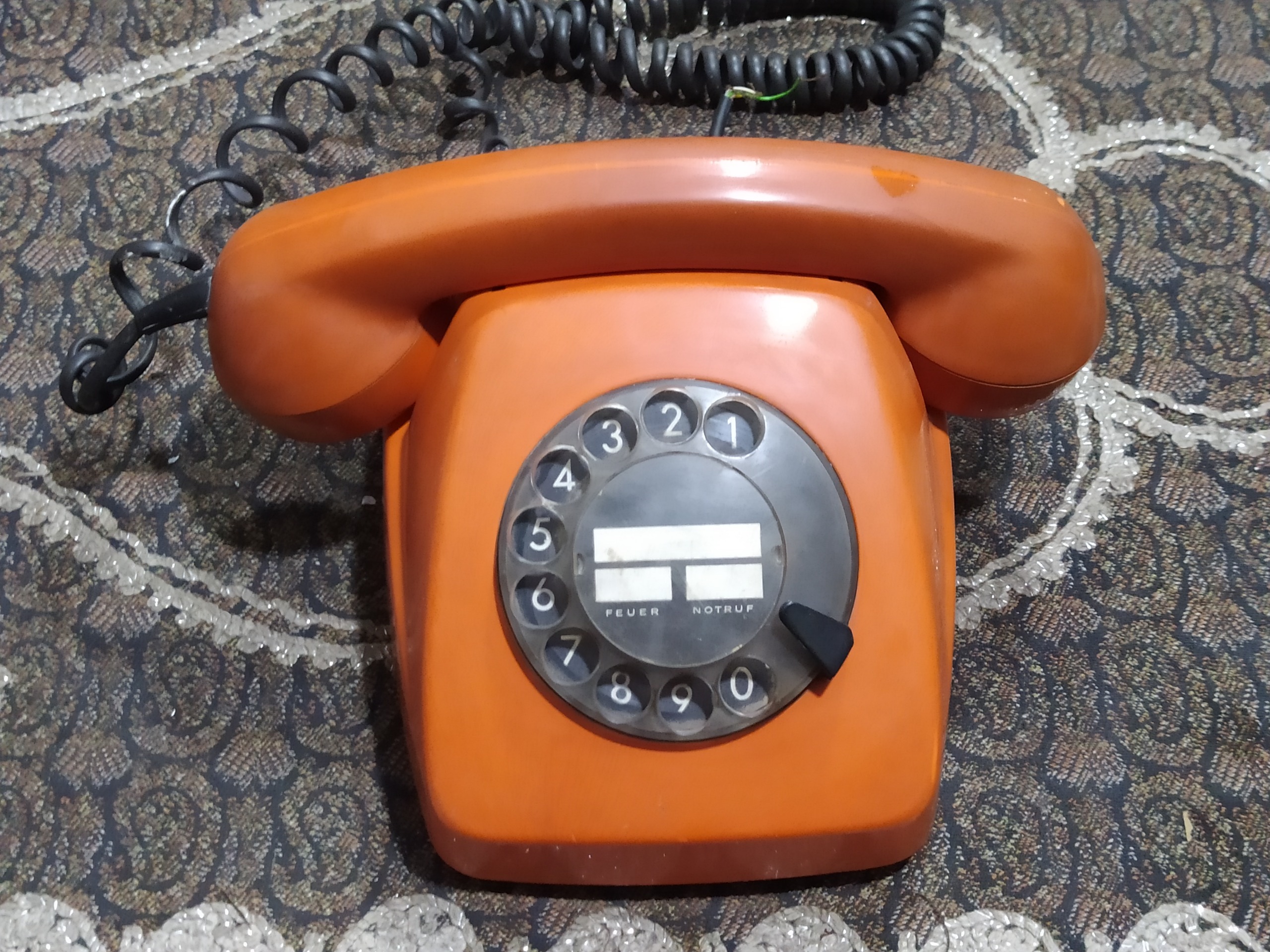 تلفن قدیمی قورباغه ای آلمانی رنگ فابریک کمیاب