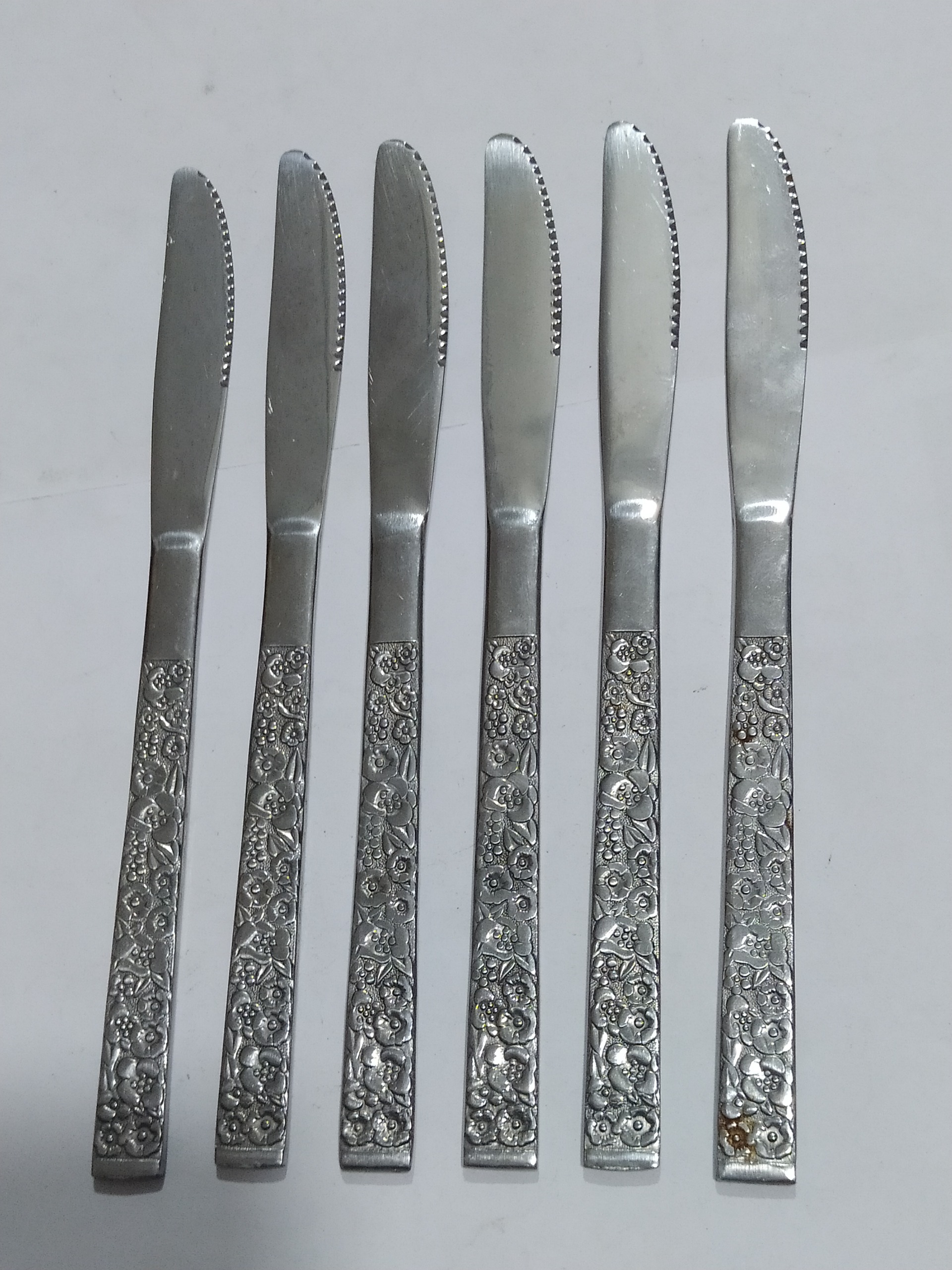 یک دست کارد قدیمی