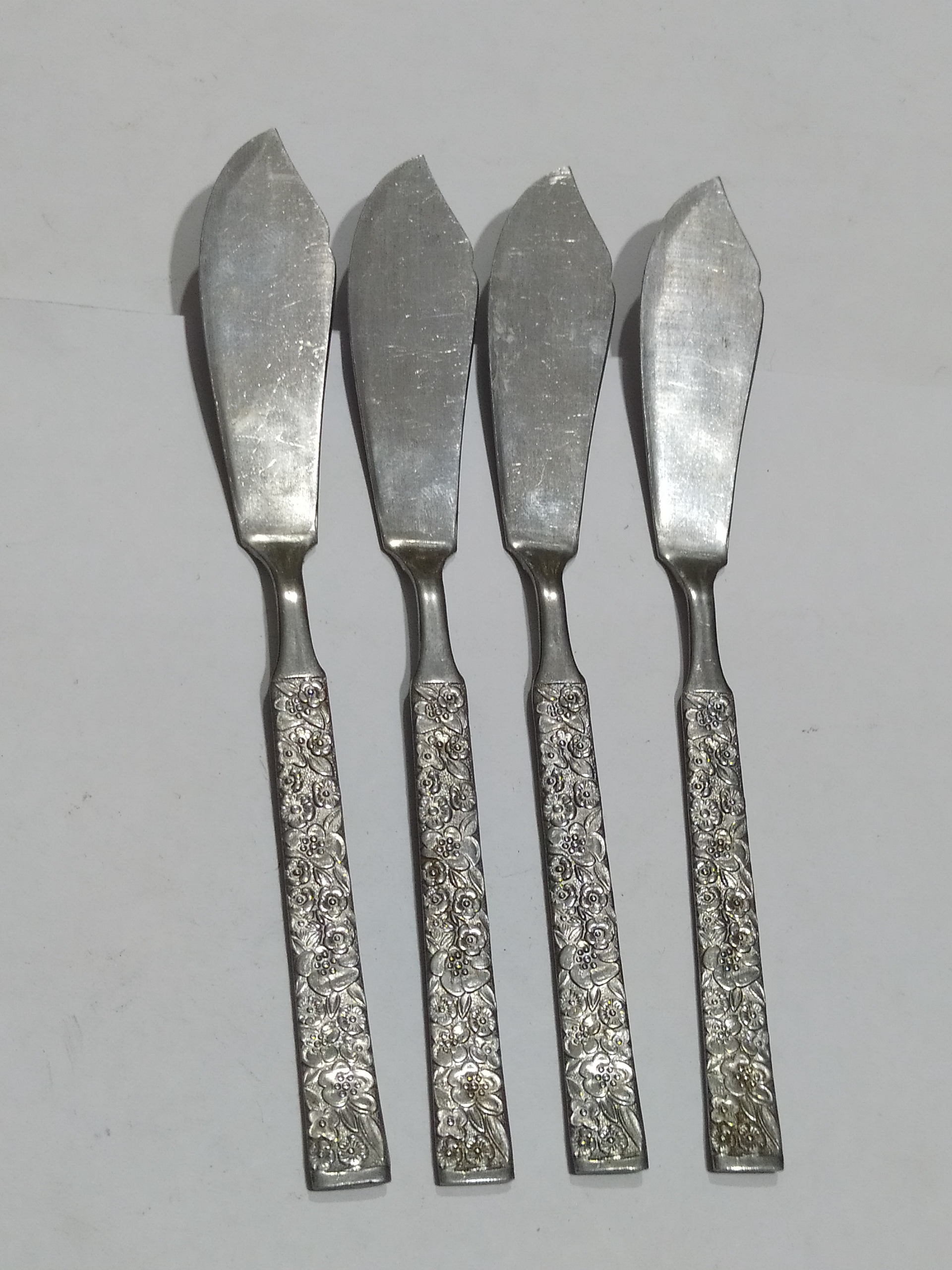 چهار عدد کارد قدیمی مدل خاص