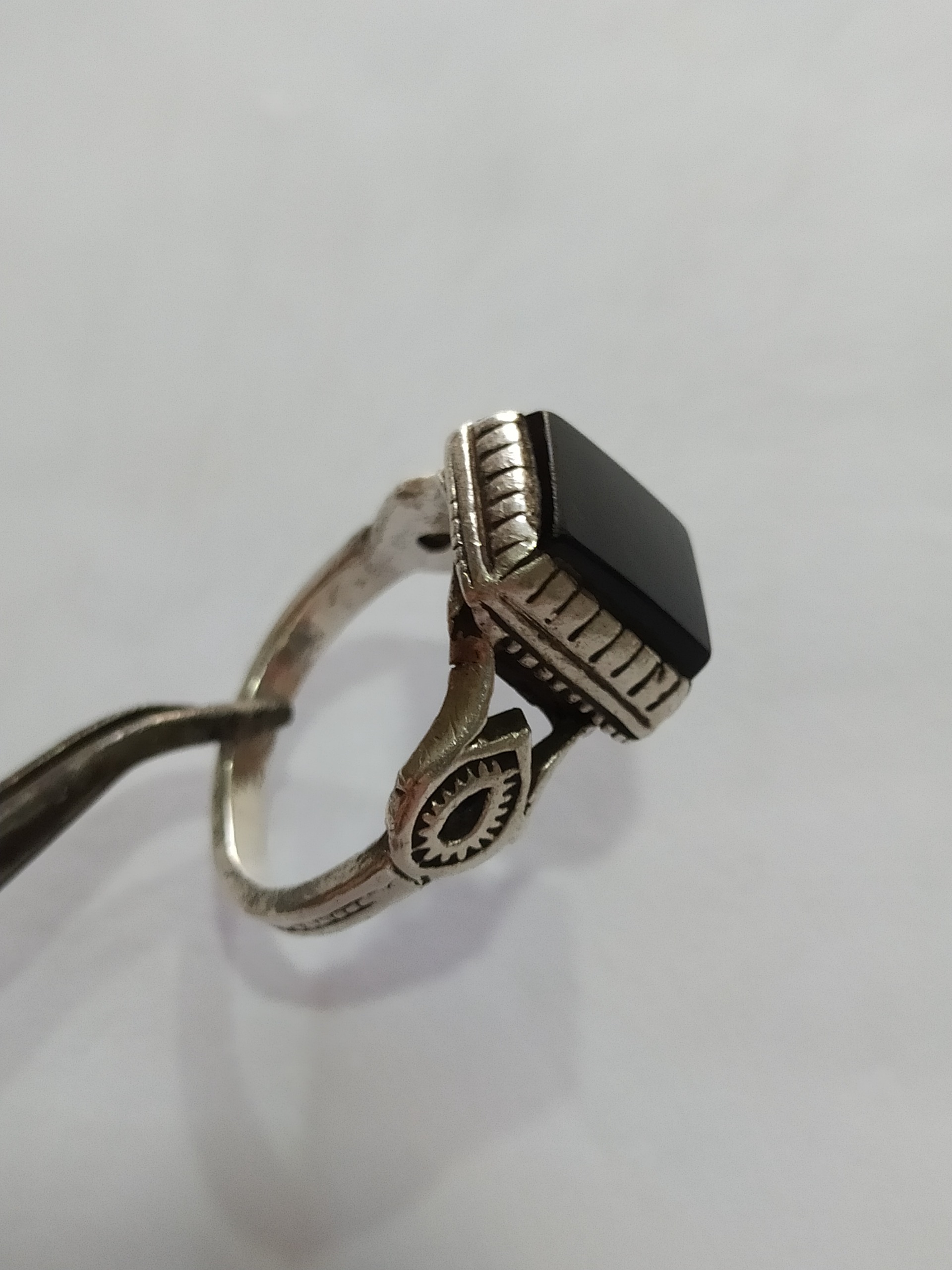 انگشتر نقره قدیمی اونیکس یا شوه خوشدست