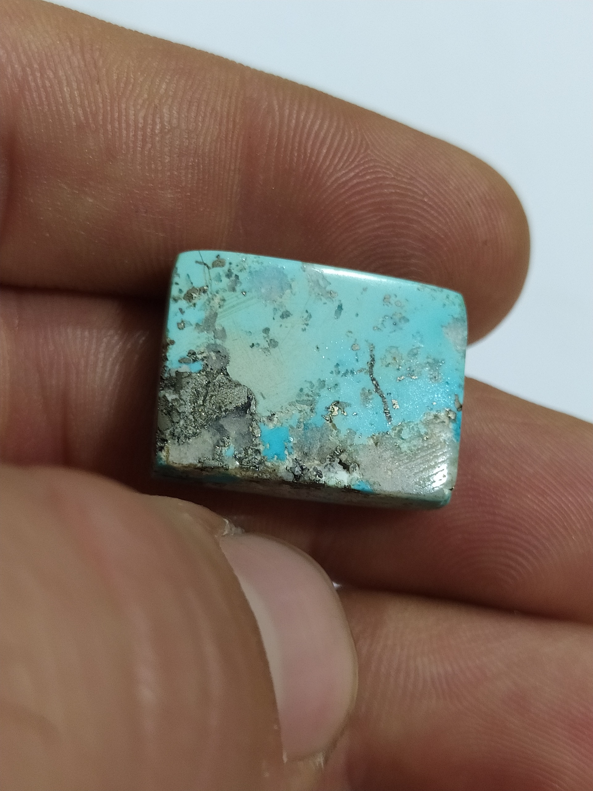 نگین فیروزه اصل معدنی با رگه های طلایی