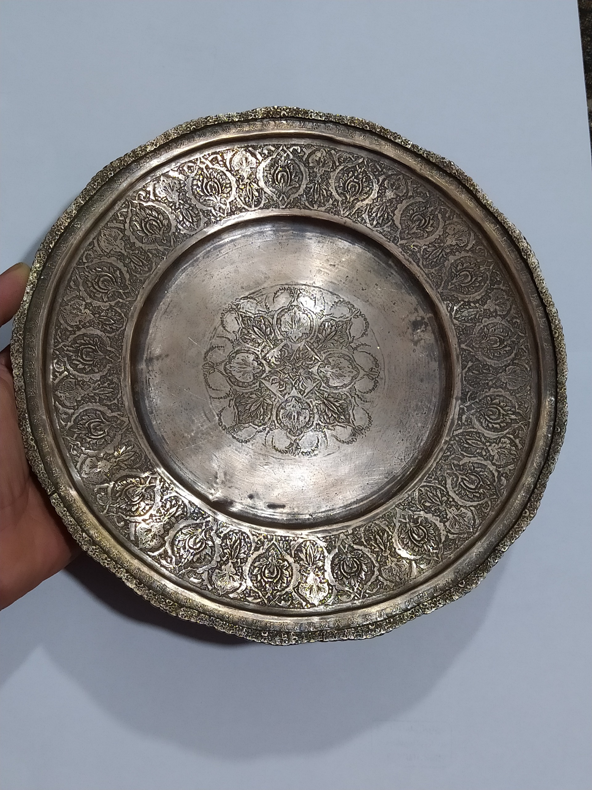 سینی قدیمی نقره عیار 84 قلم زنی دست عیار دار