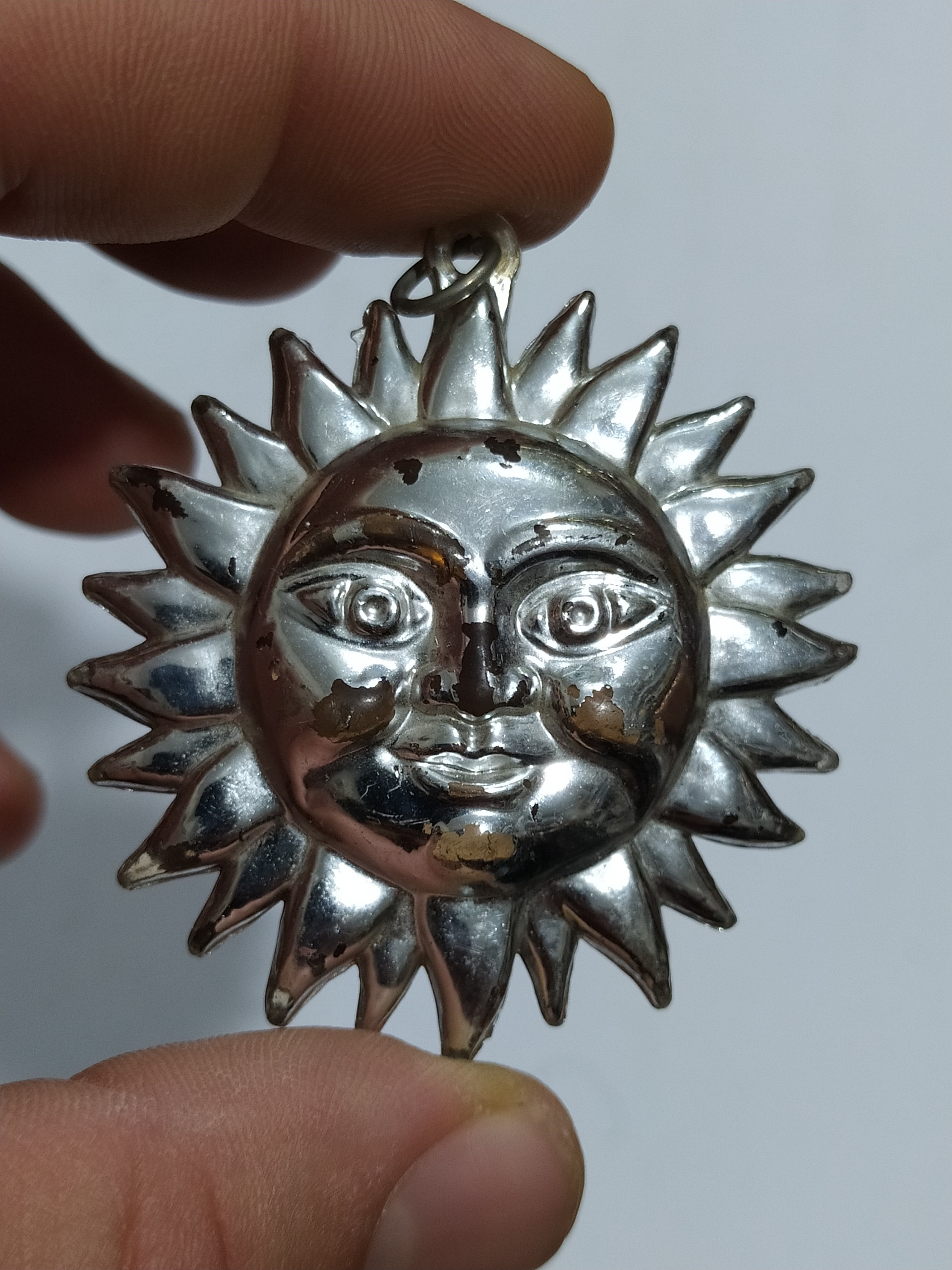 آویز قدیمی خورشید خانم