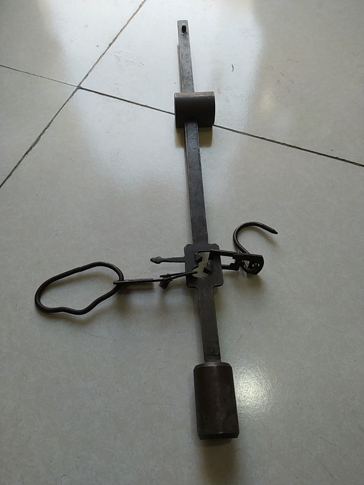 قپان قدیمی فولادی روسی جفت مهر مدرج آنتیک