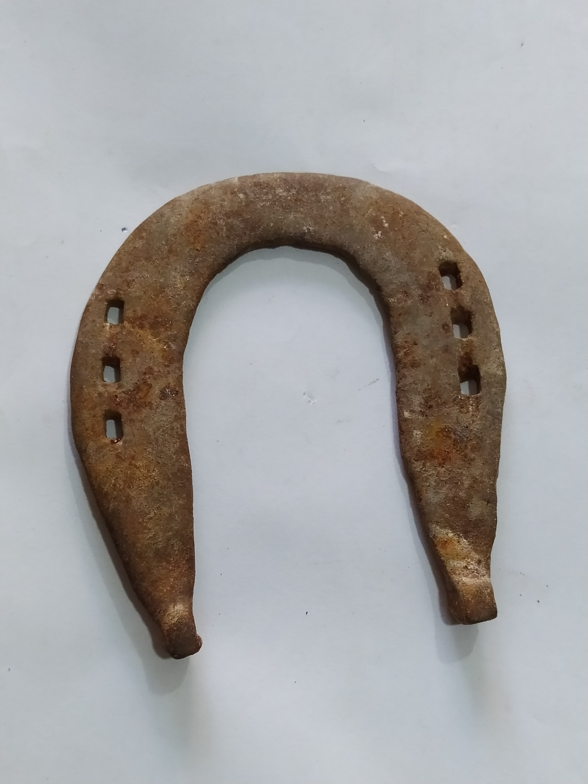 نعل اسب فولادی قدیمی کهنه پاخورده