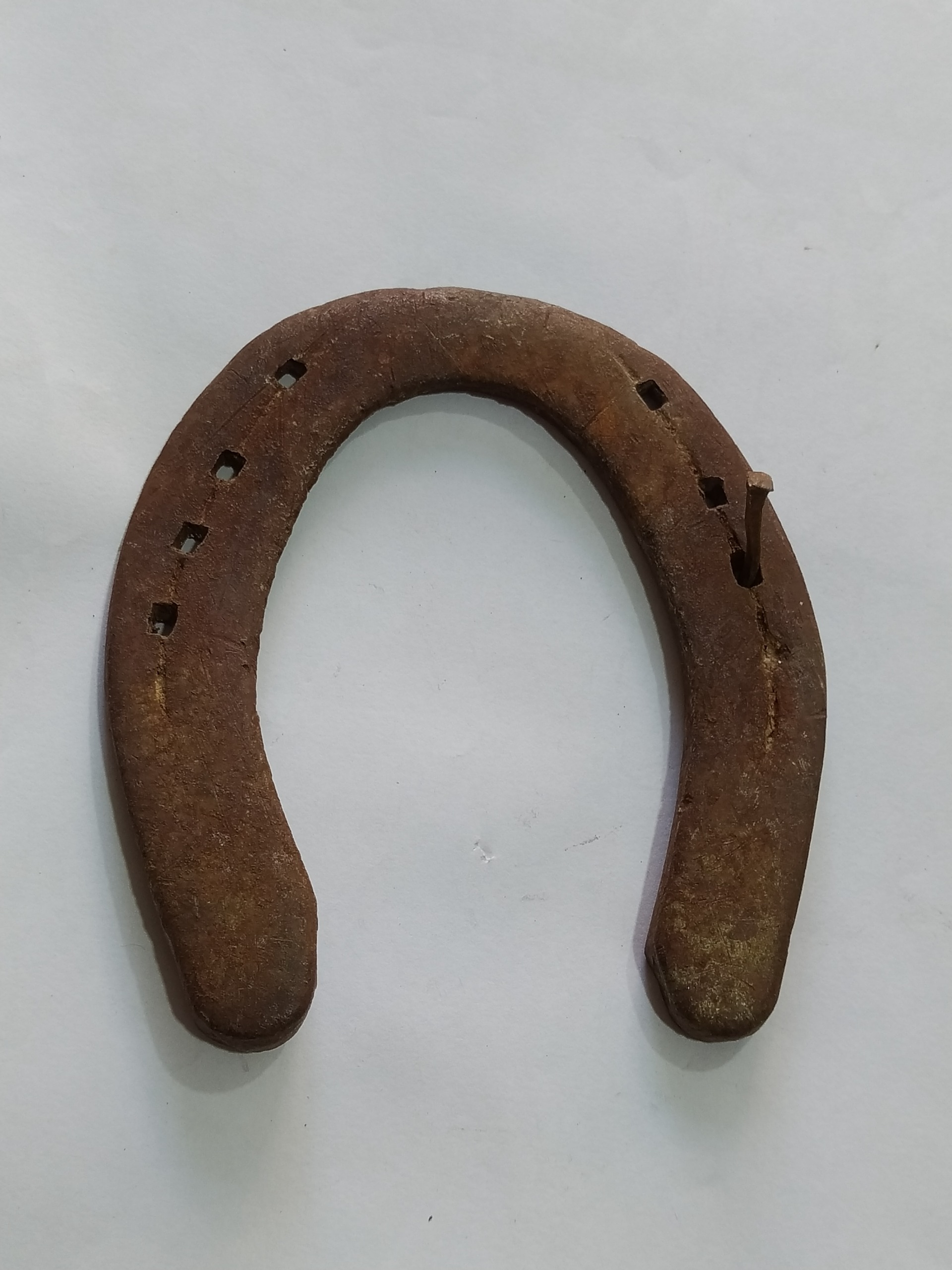 نعل اسب فولادی قدیمی کهنه پاخورده