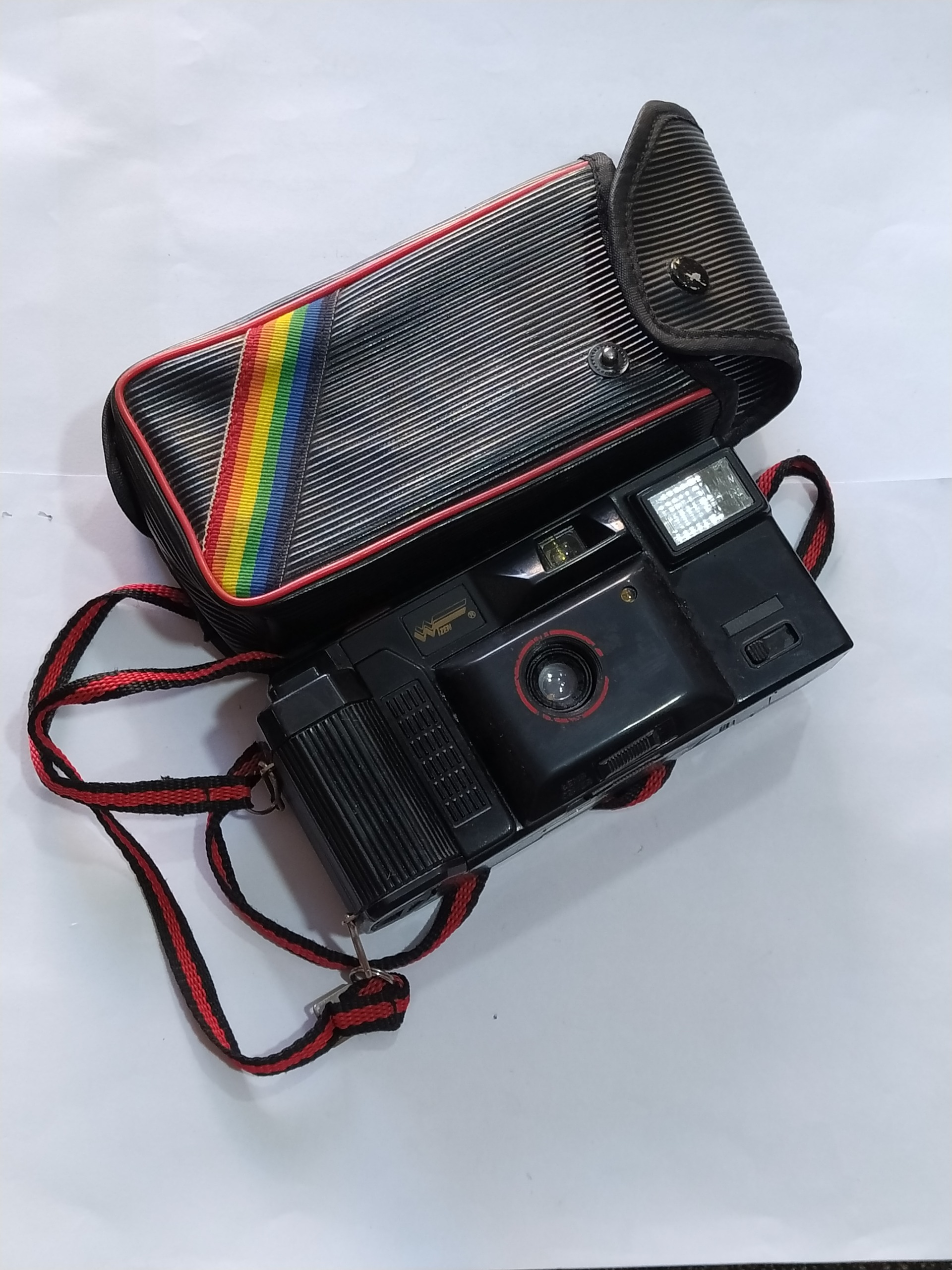 دوربین عکاسی قدیمی با کیف فابریک آنتیک