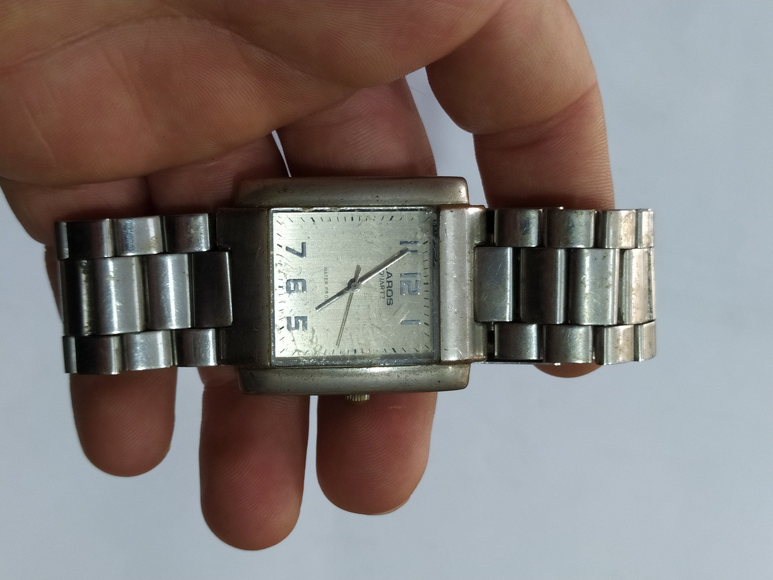 ساعت مچی قدیمی لاروس laros