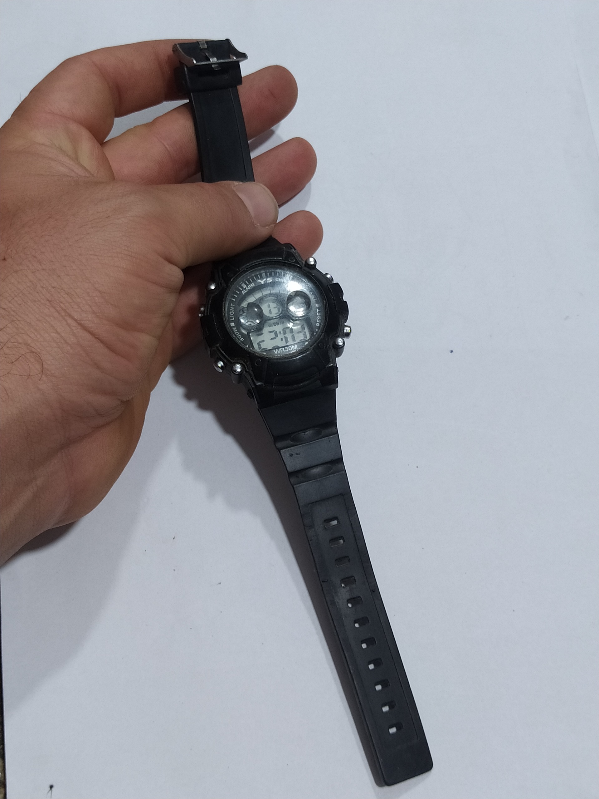 ساعت مچی قدیمی کامپیوتری