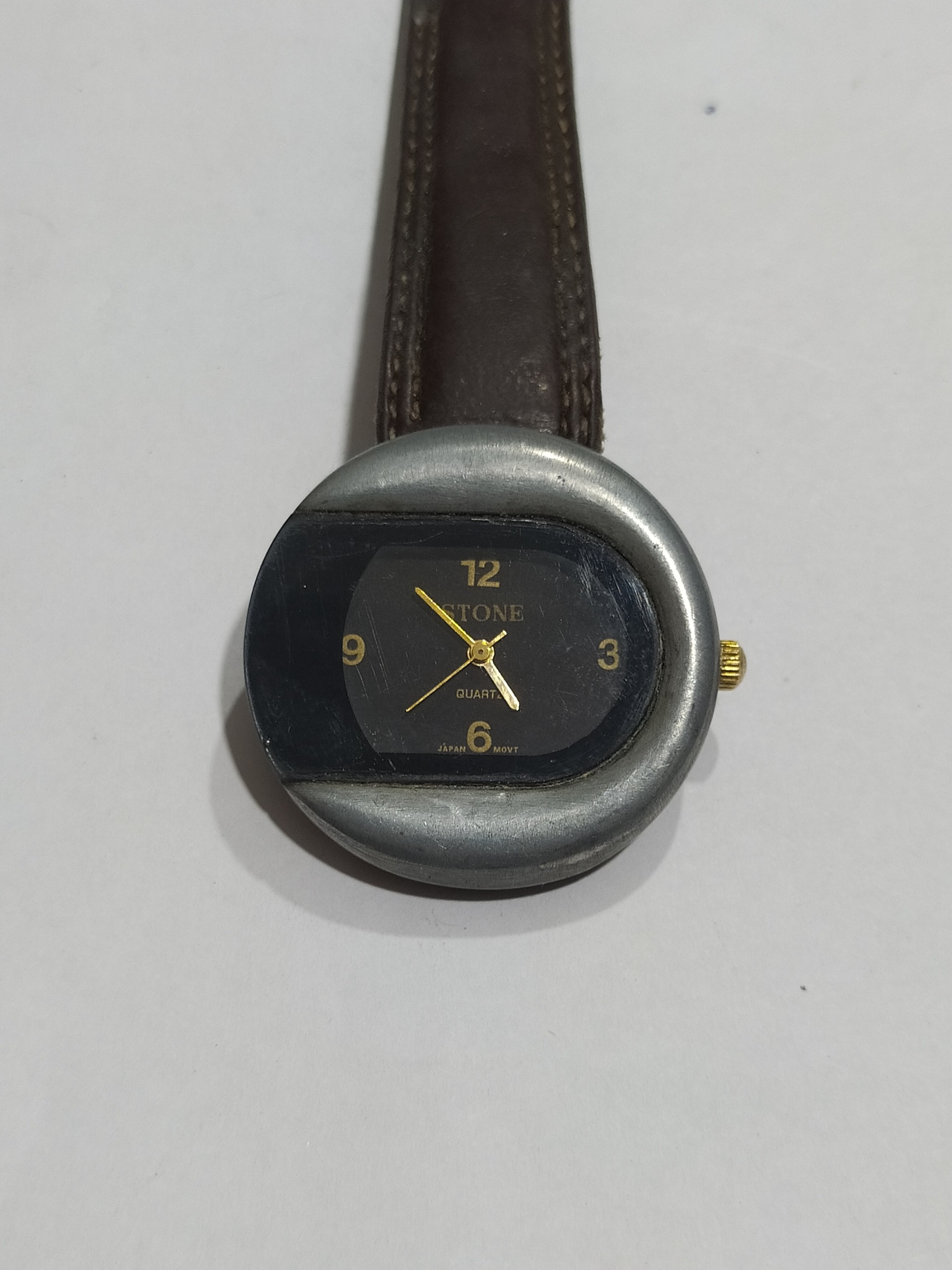 ساعت مچی قدیمی ژاپنی stone