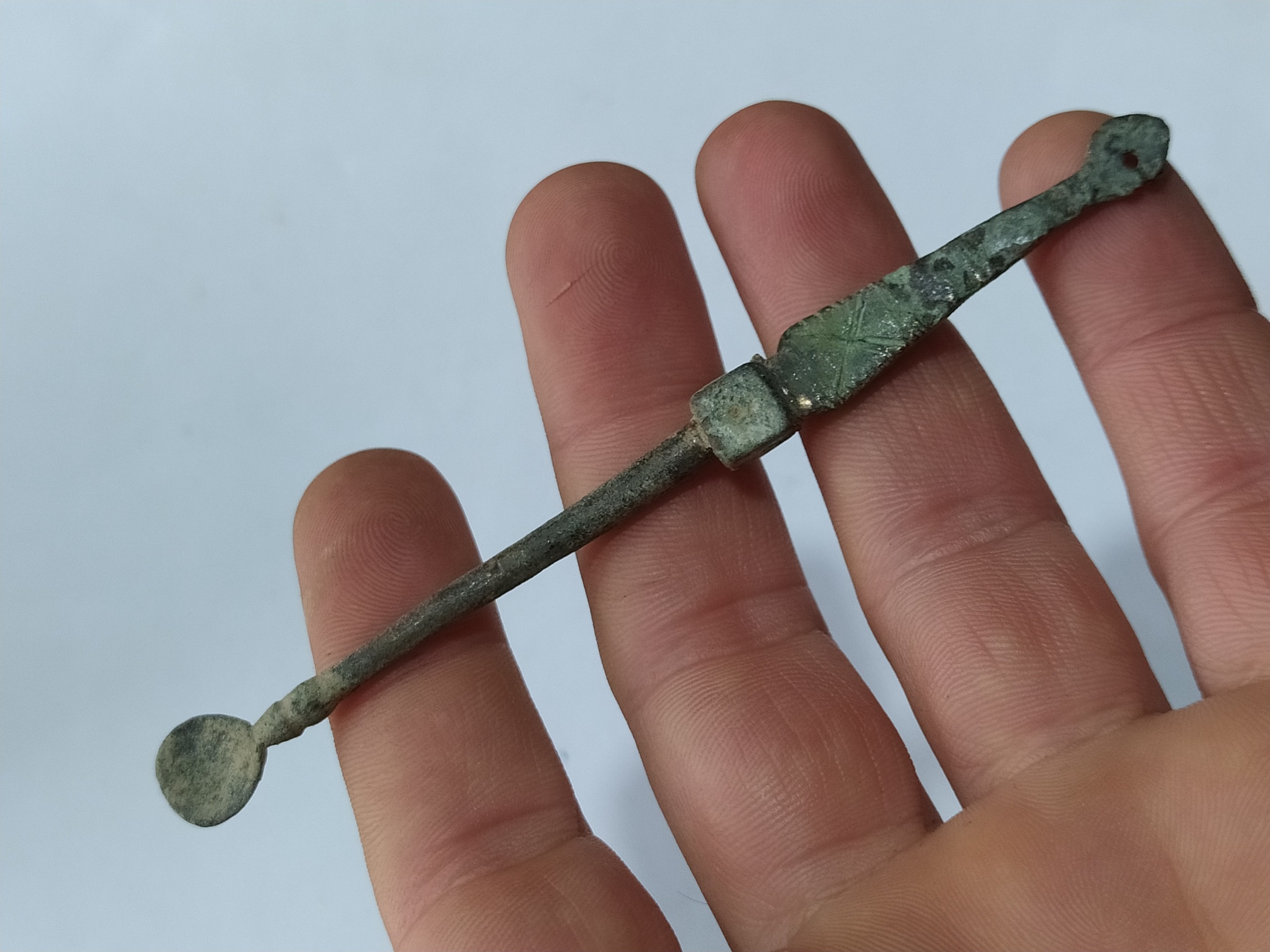 یک عدد وسیله یا ابزار قدیمی