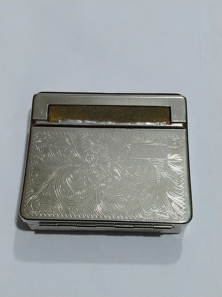 قوطی سیگار پیچ تمیز در حد