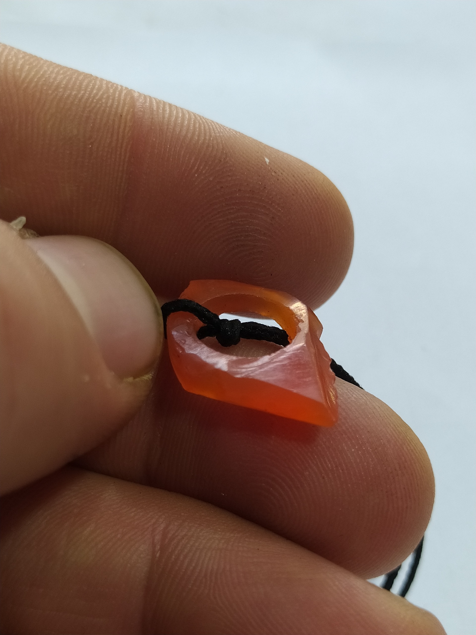 مهره عقیق اصیل تراش نیزه ای خاص