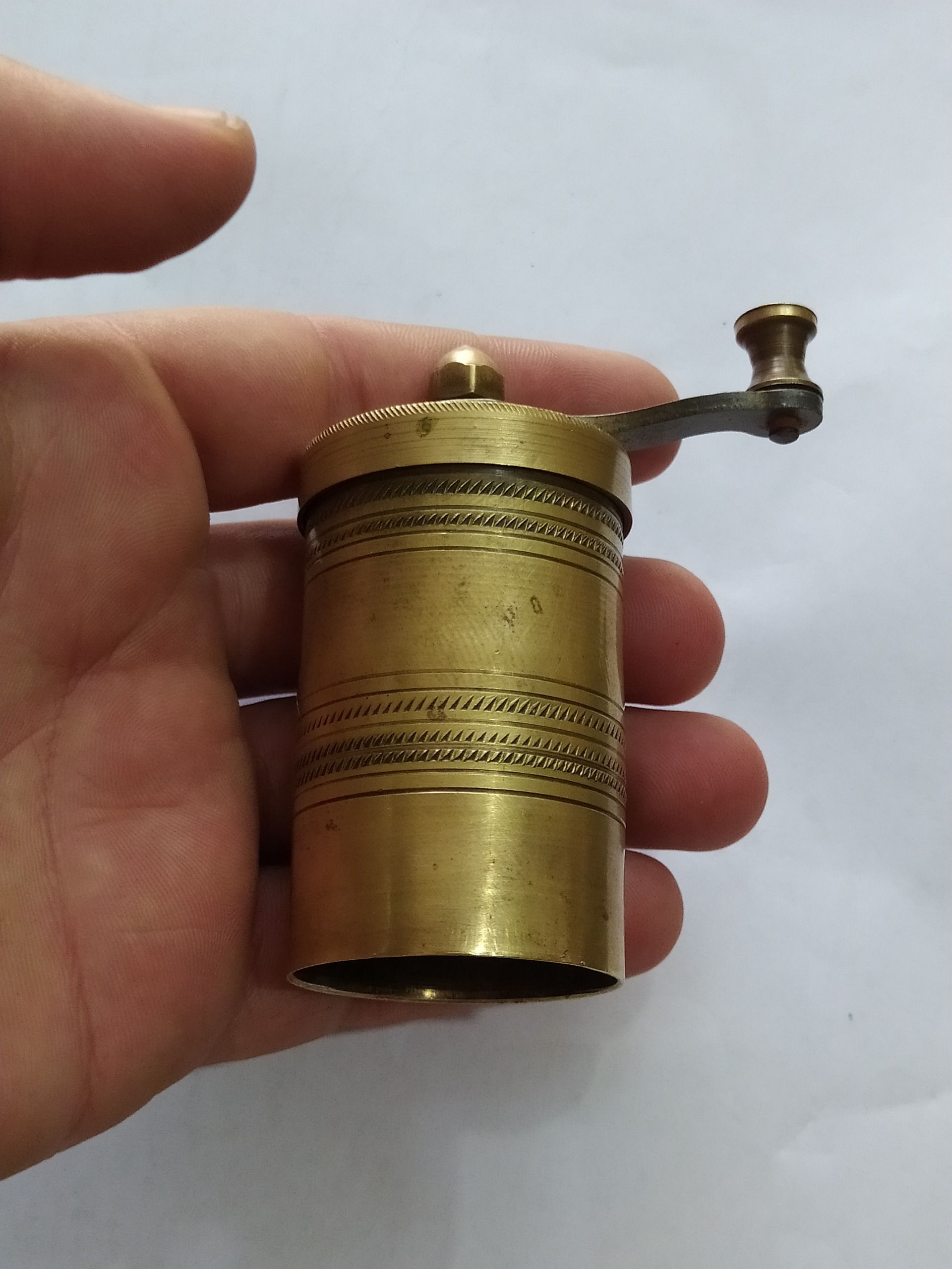 قهوه ساب دستی قدیمی برنجی آنتیک کمیاب خاص