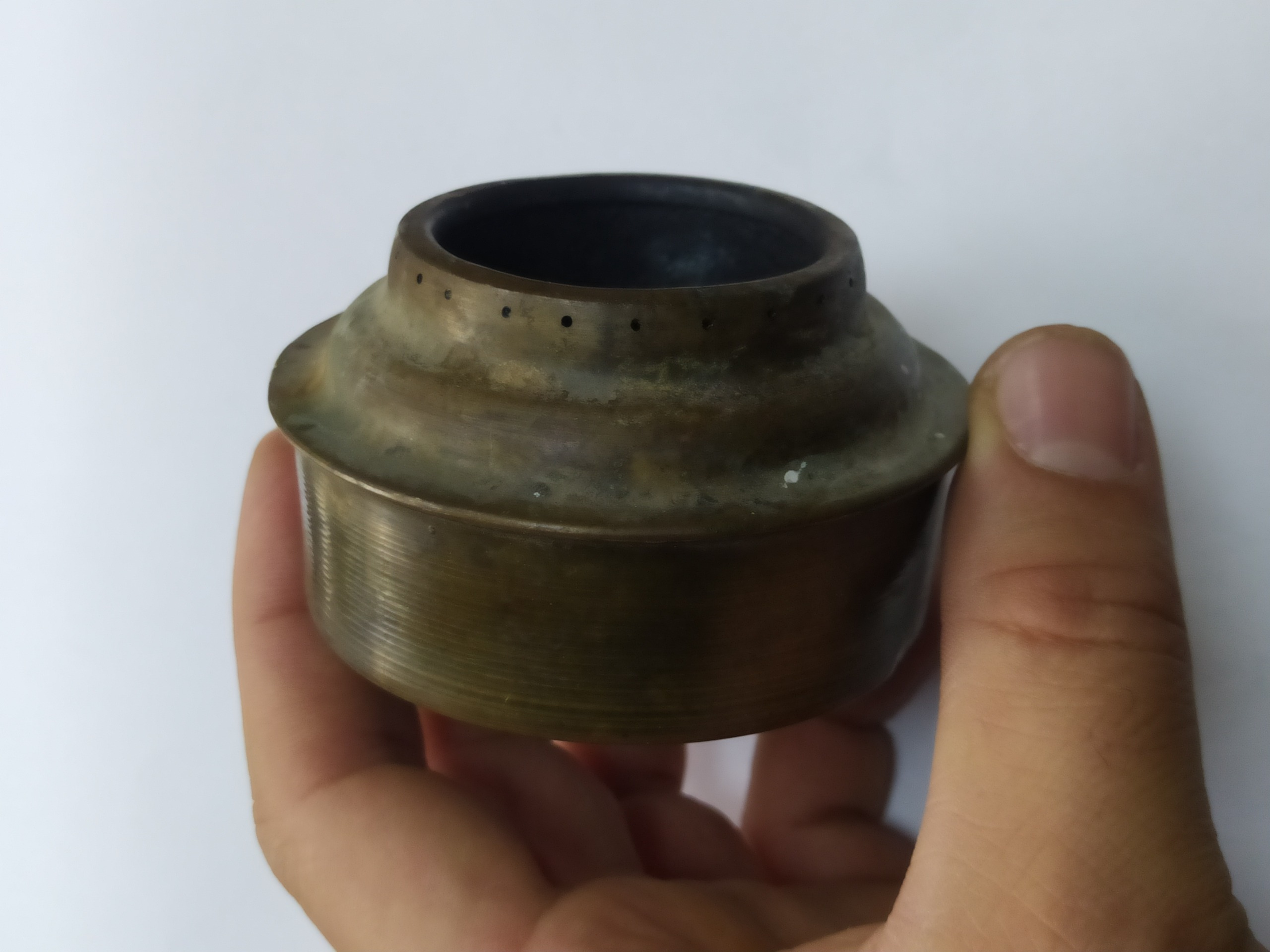  وسیله برنجی قدیمی مربوط به چراغ روسی کهنه