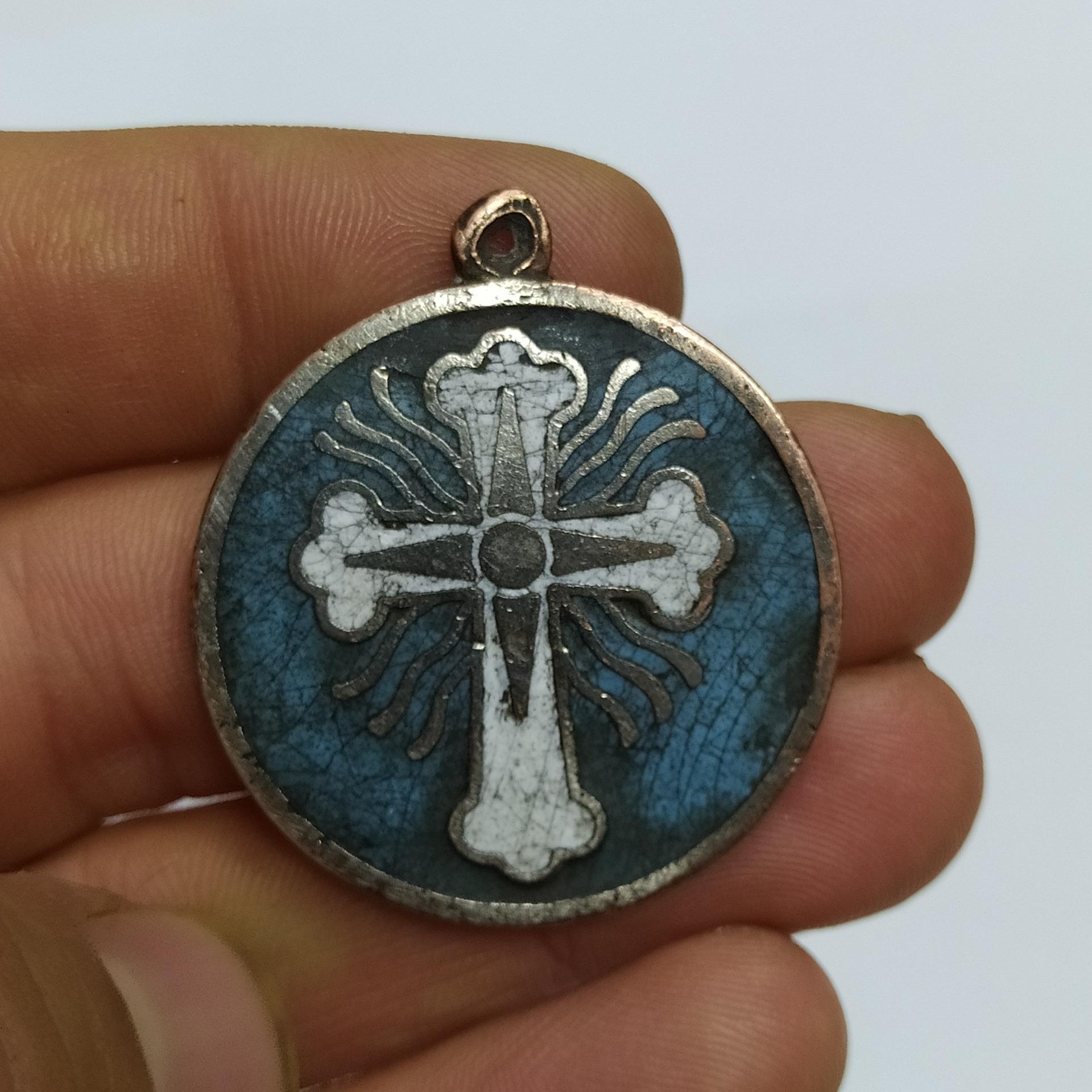 مدال قدیمی مینا کاری ارامنه تاریخ 1982 کلکسیونی