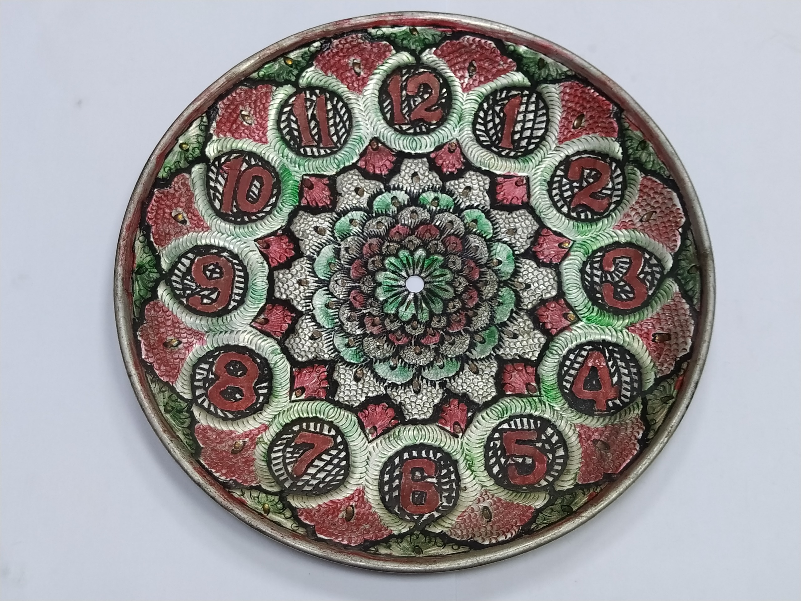 دیوارکوب مسی قدیمی قلم زنی مدل ساعت منخصر به فرد
