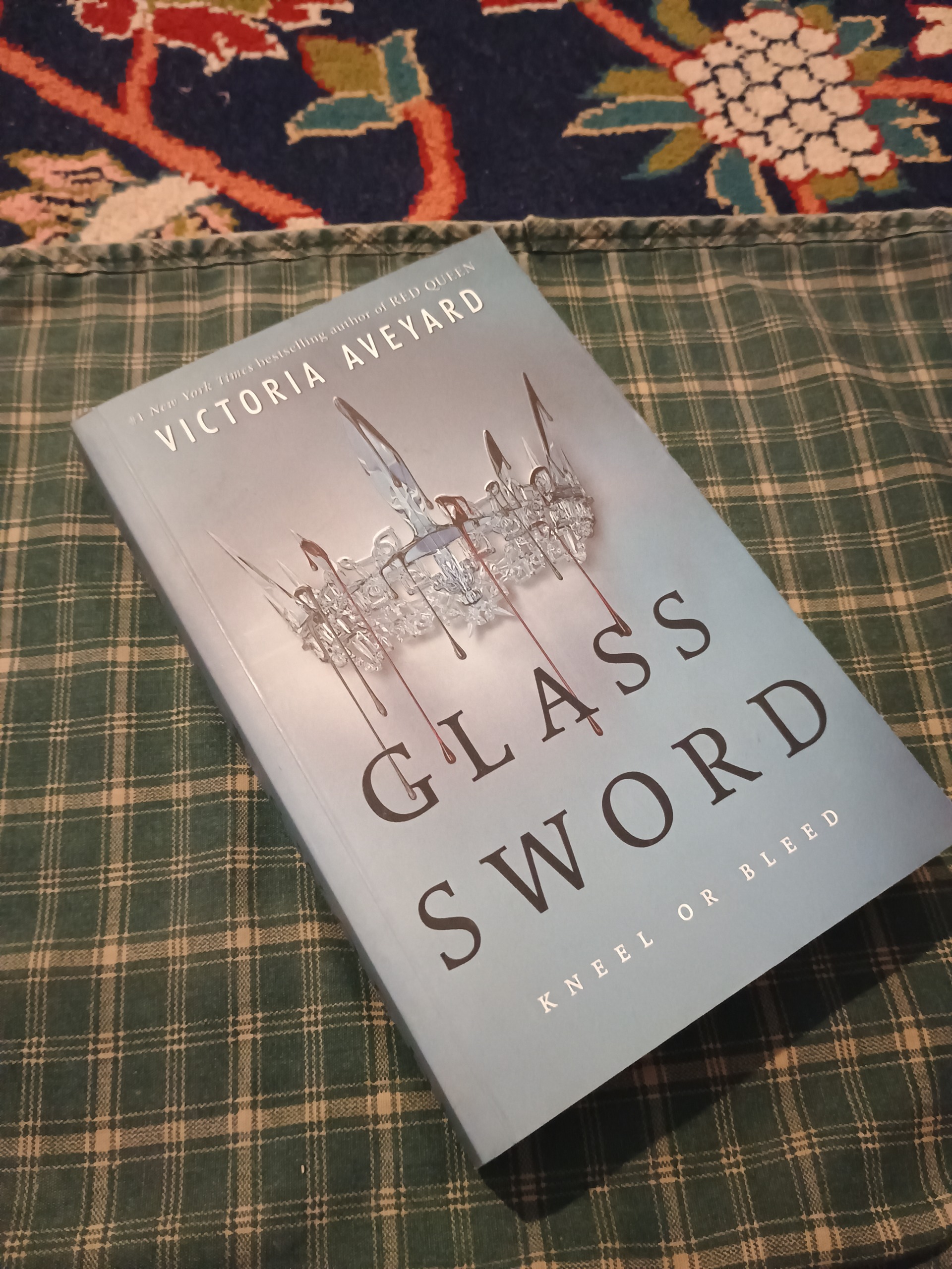 شمشیر شیشه ای Glass Sword