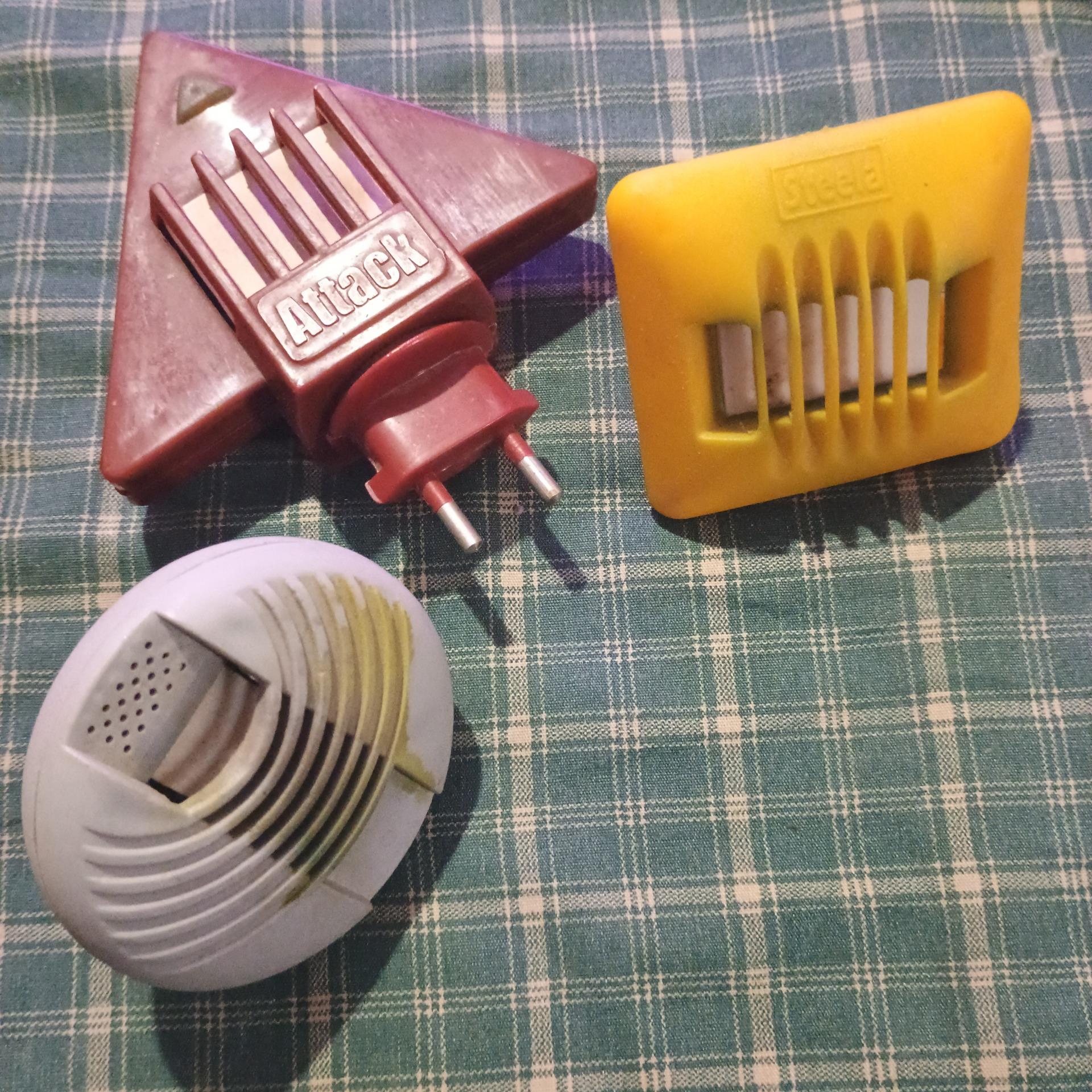 سه عدد دستگاه حشره کش