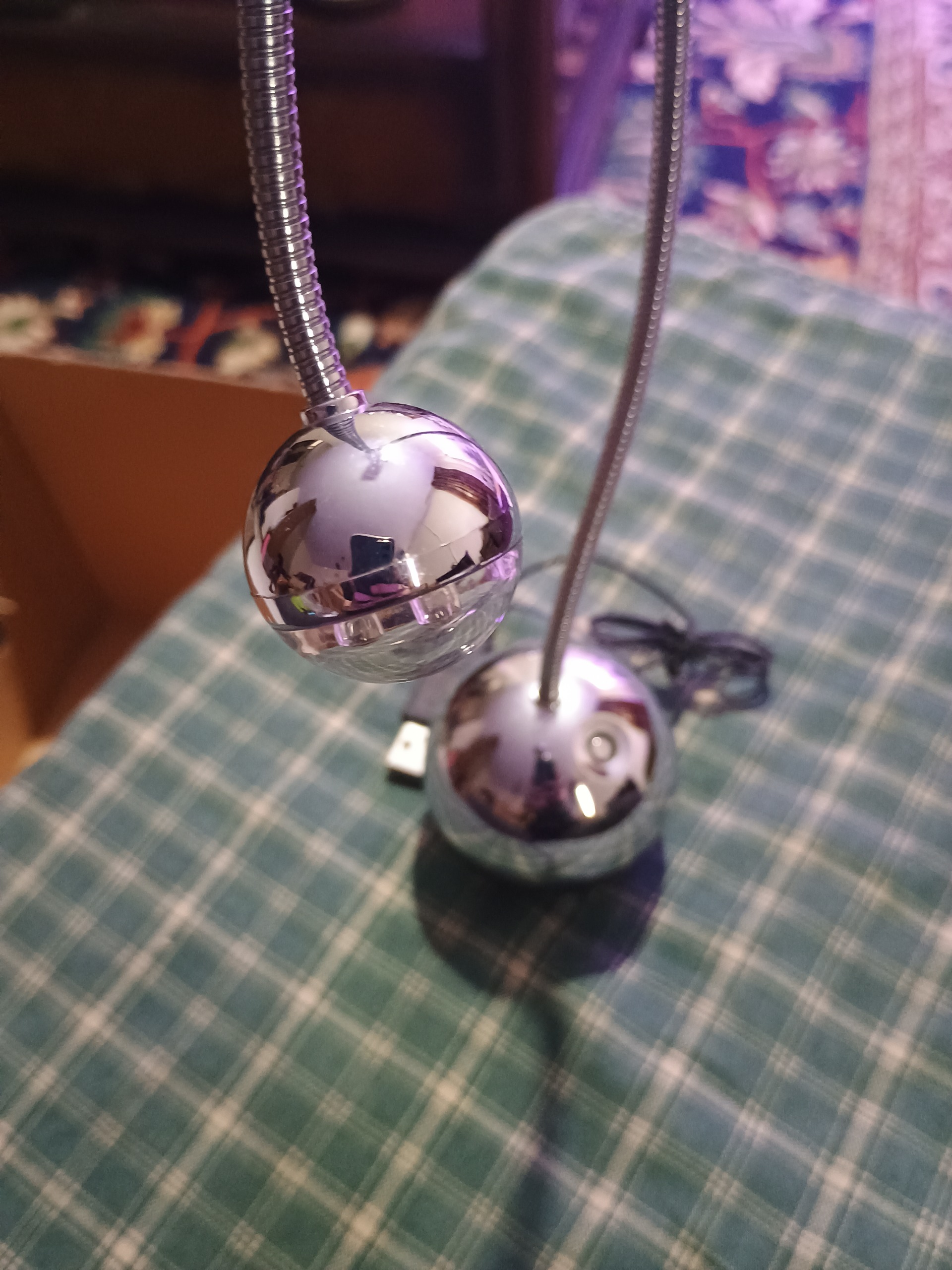 دو عدد چراغ USB