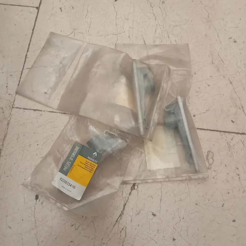 راهنمای بغل گلگیر چپ (راننده) مگان اورجینال رنو