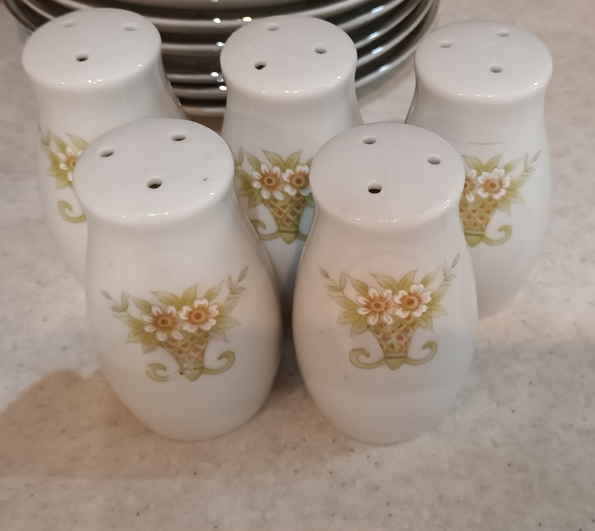 نمکدان قدیمی کلکسیونی چینی طرح ویکتوریا