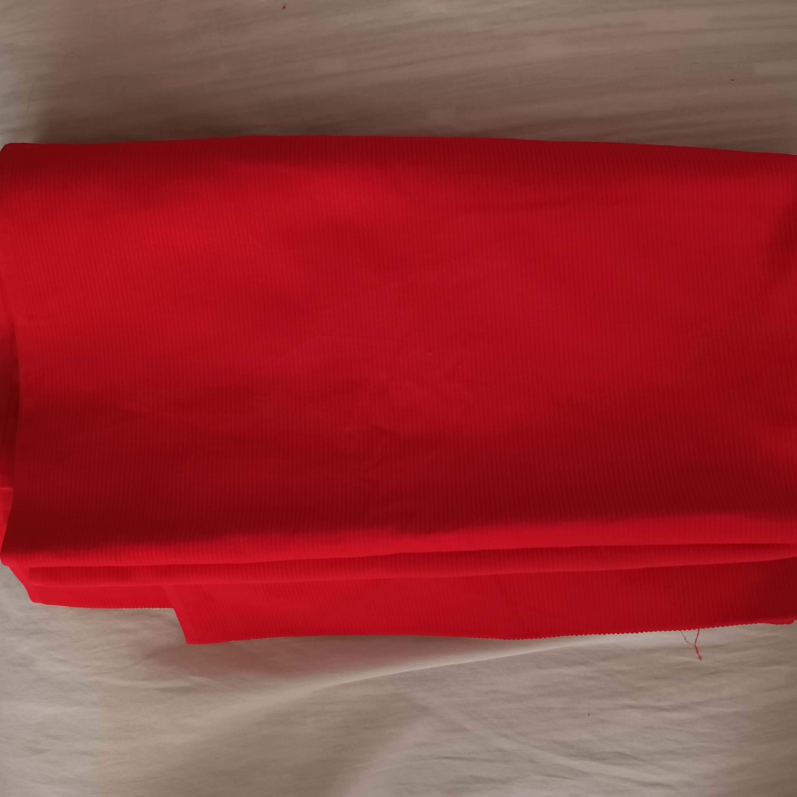 پارچه مخمل کبریتی قرمز گوجه ای 4 متر نو