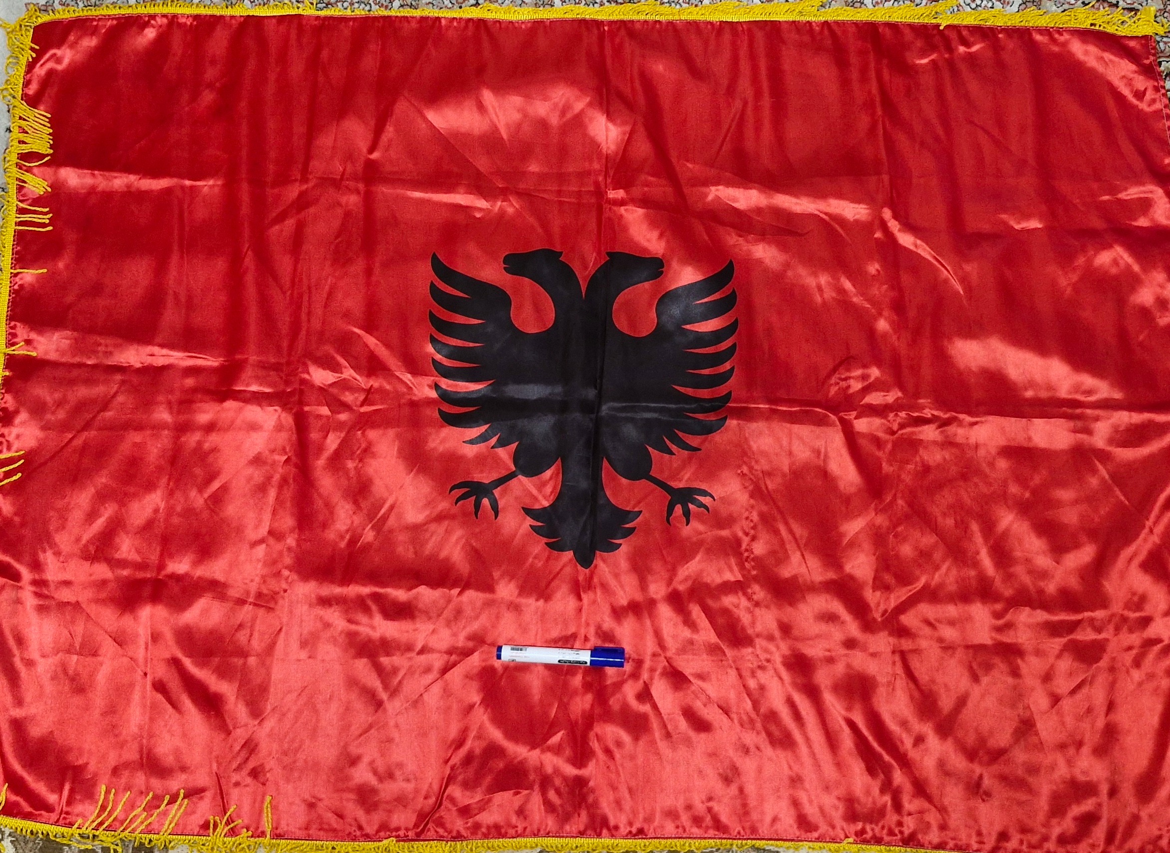 پرچم آلبانی عقاب دوکله حمایت از یاسر آسانی