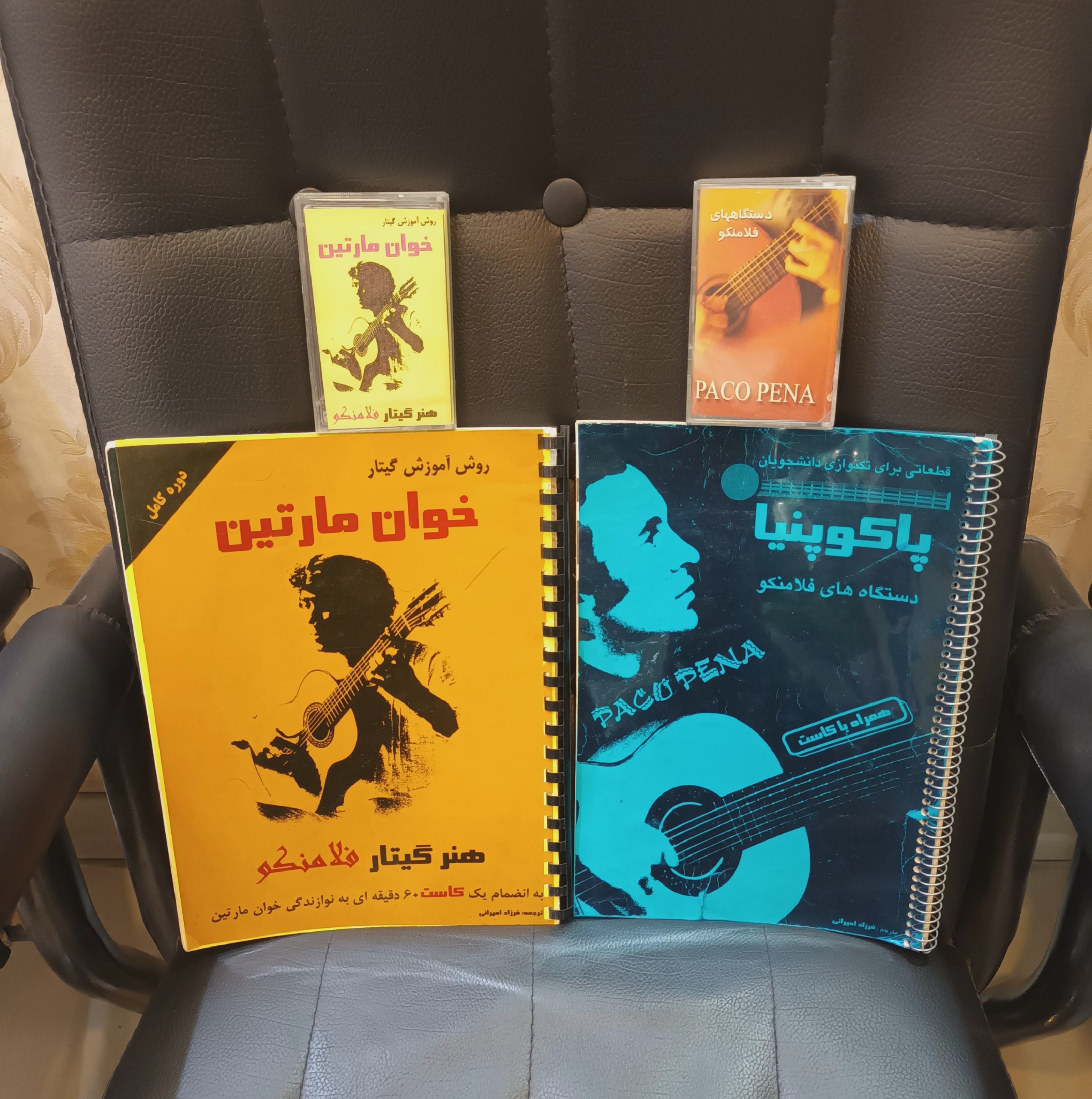 2 جلد کتاب مشهور و کمیاب آموزش گیتار با نوار کاست