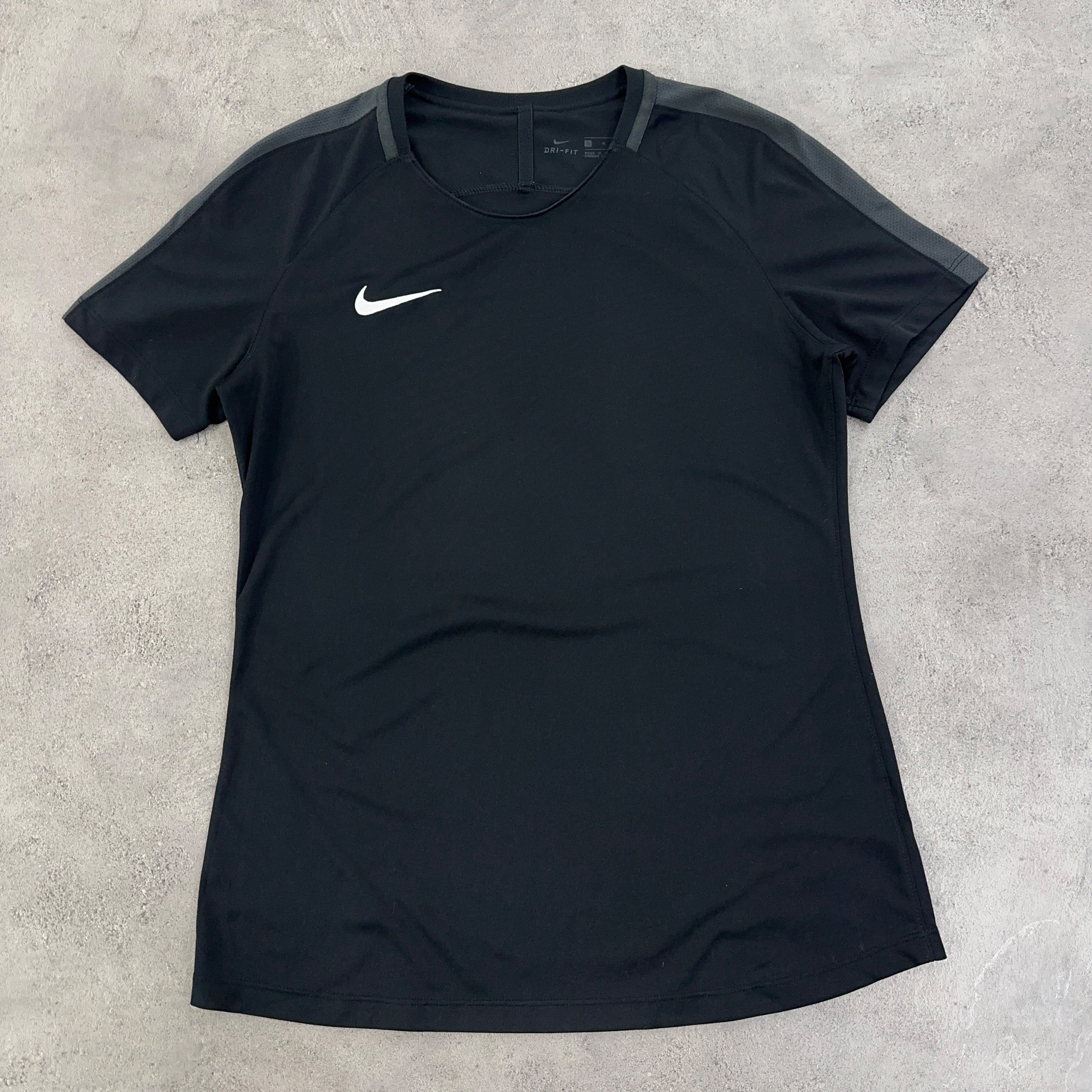 تیشرت ورزشی اورجینال NIKE سایز M استوک