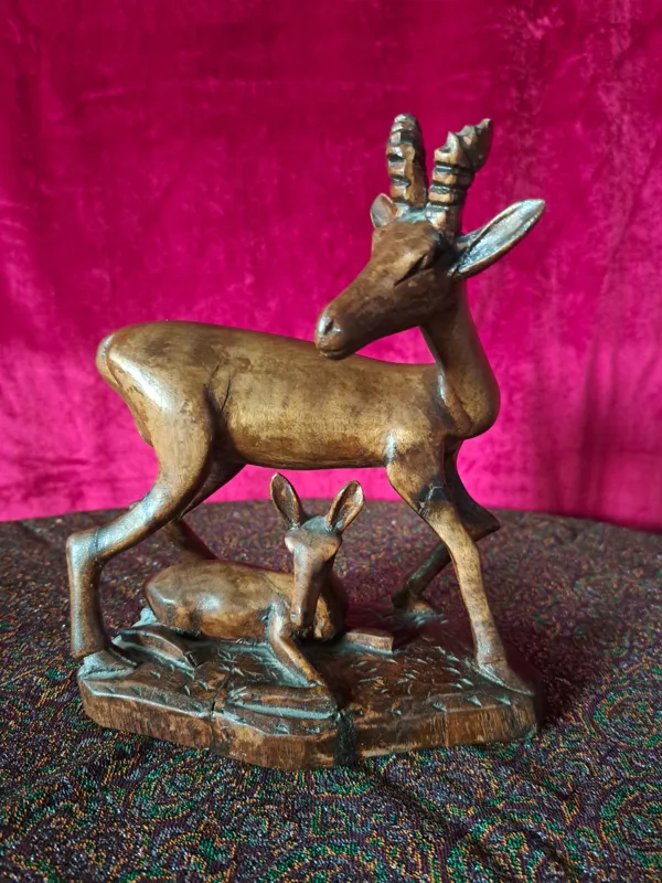 مجسمه چوبی قدیمی