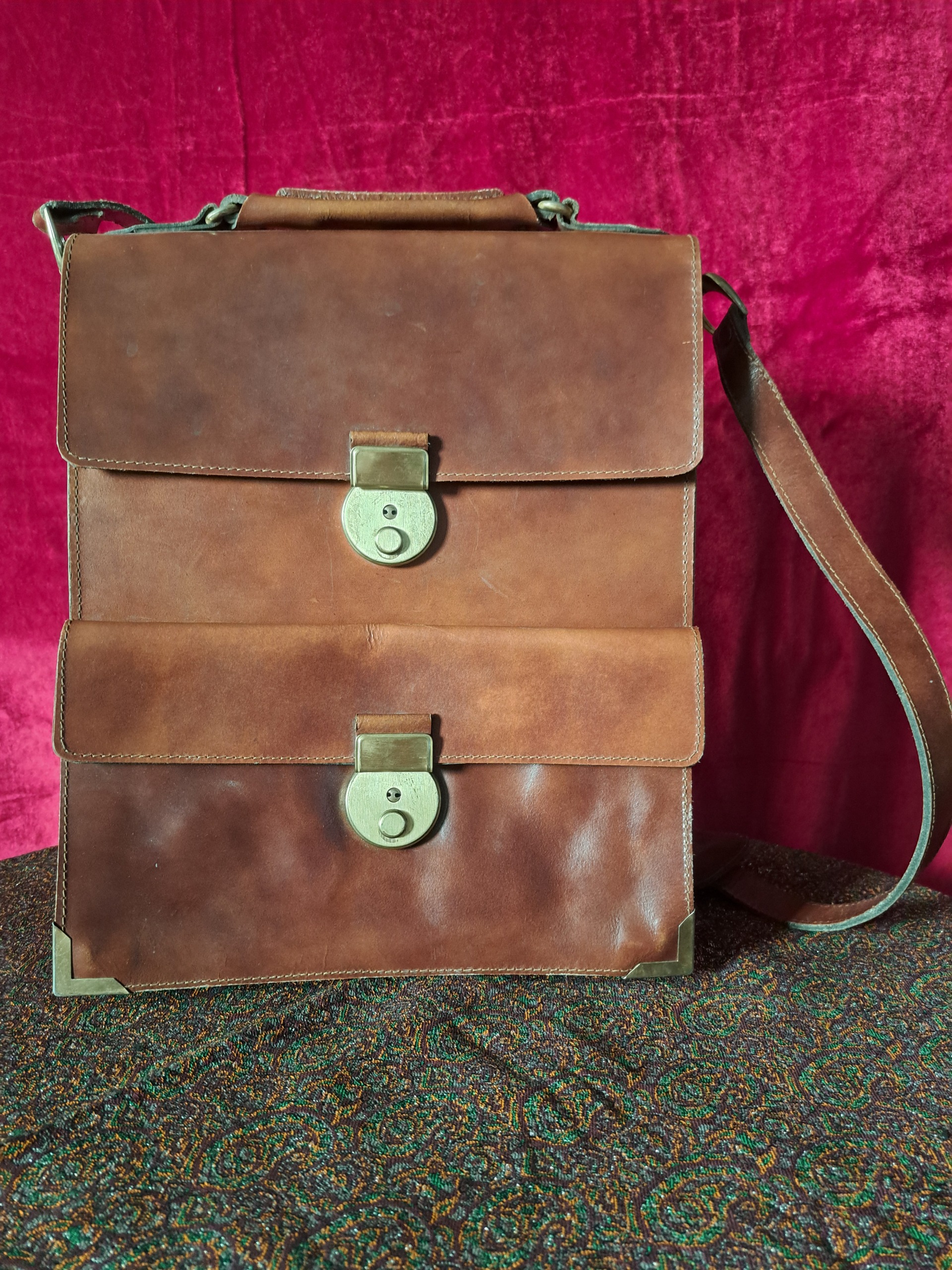 کیف چرمی اداری یا دانشگاهی