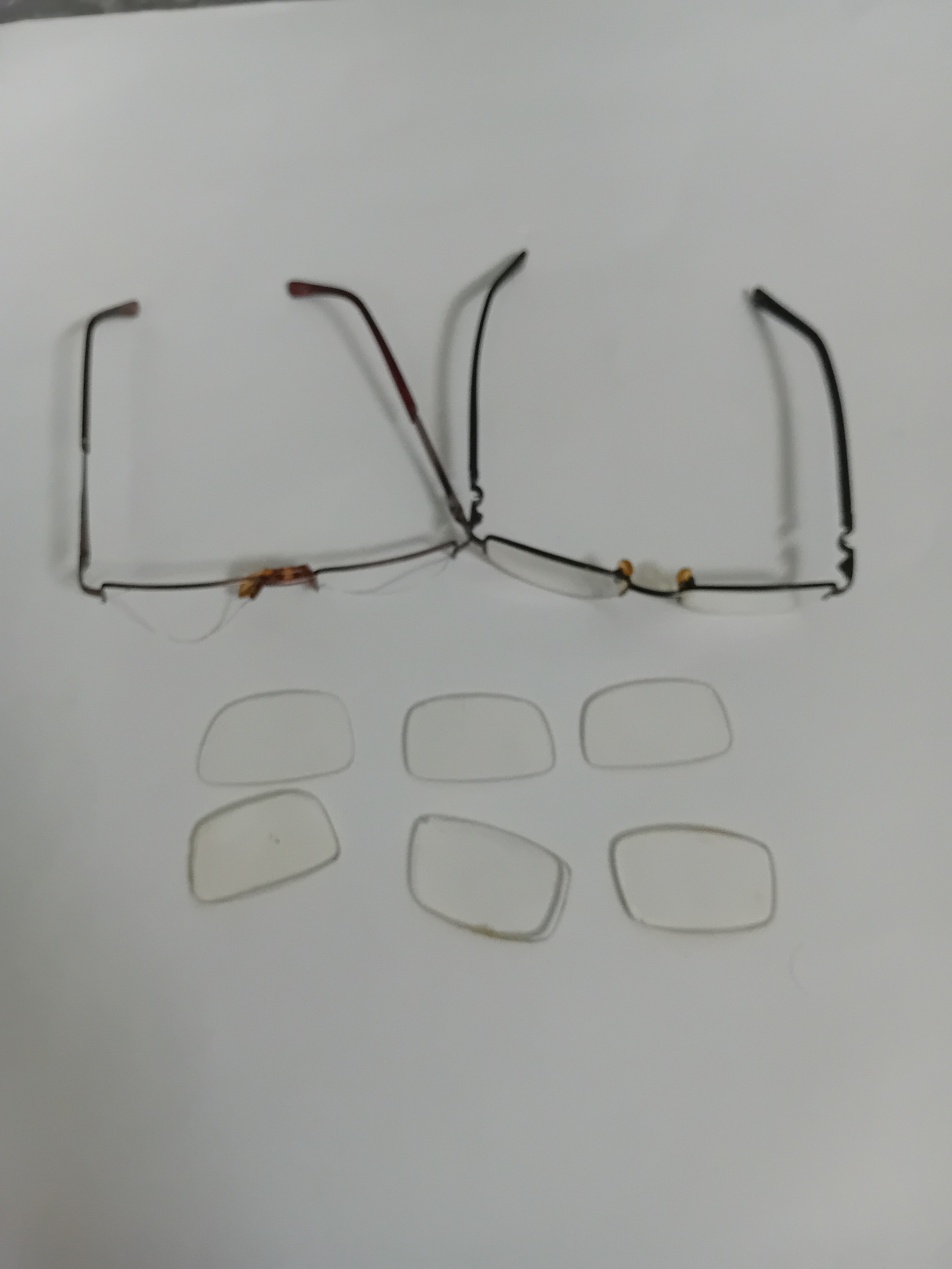 عینک و شیشه عینک