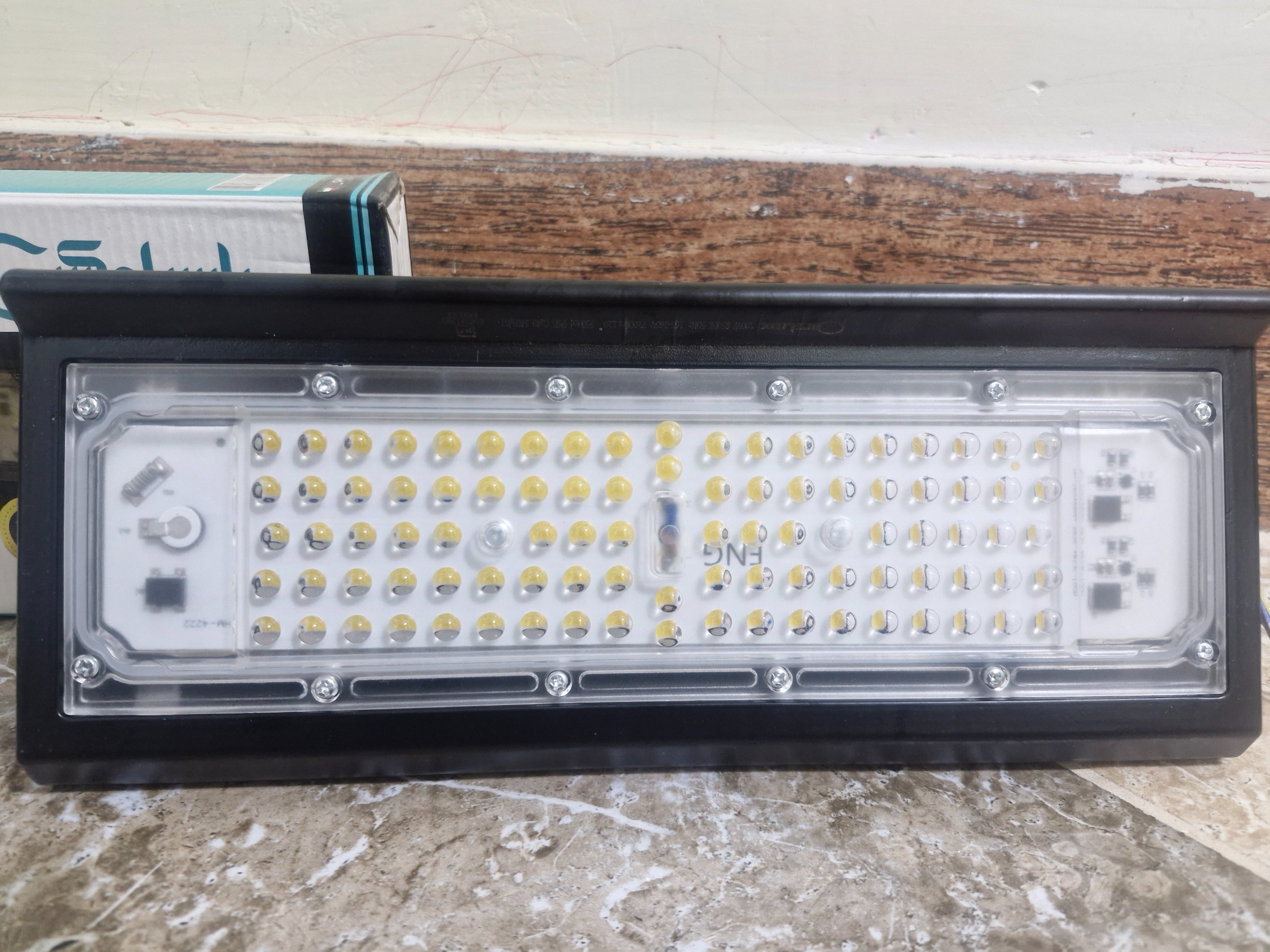 پروژکتور 100وات برند پارس لوکس