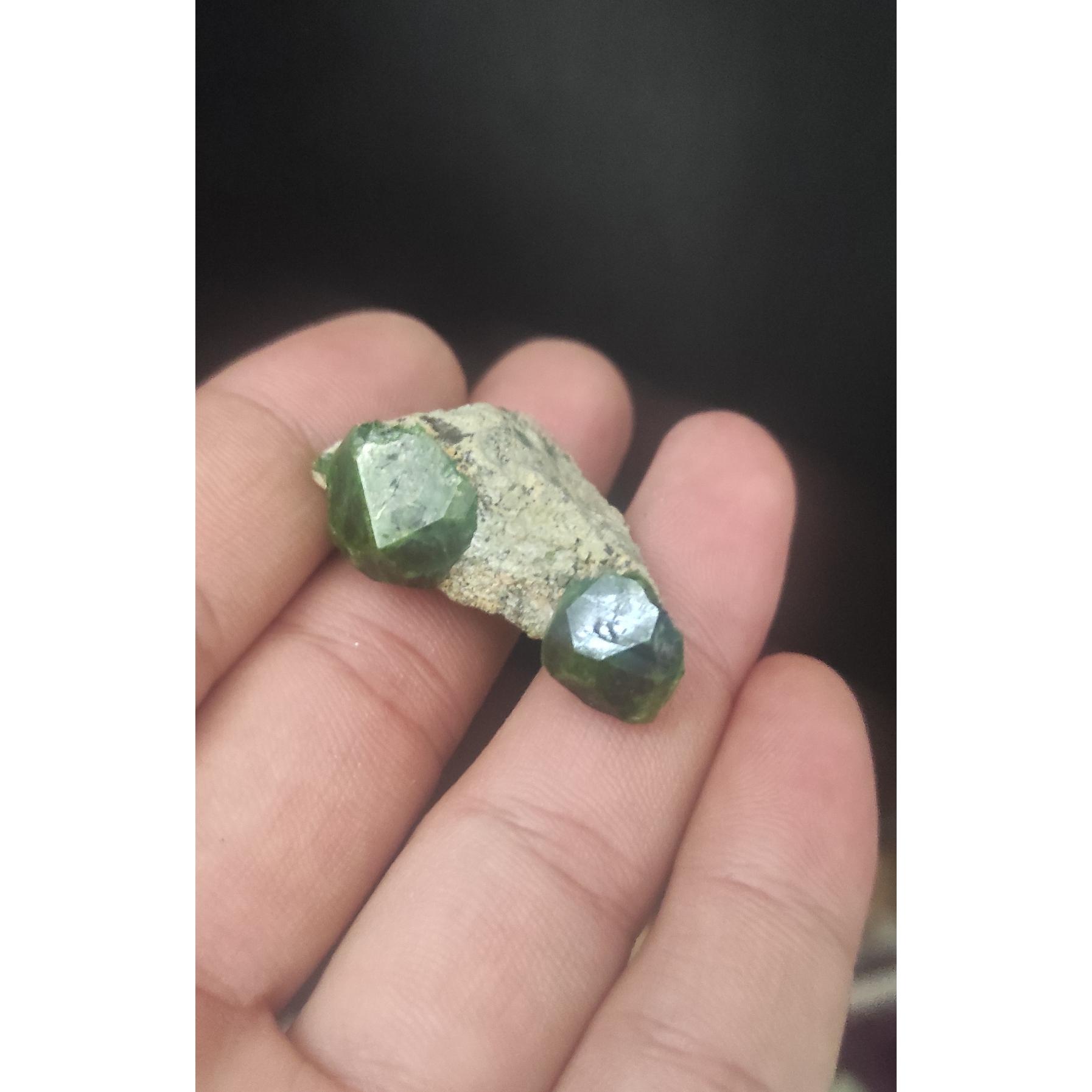 سنگ معدنی گارنت سبز دمانتوئید کلکسیونی