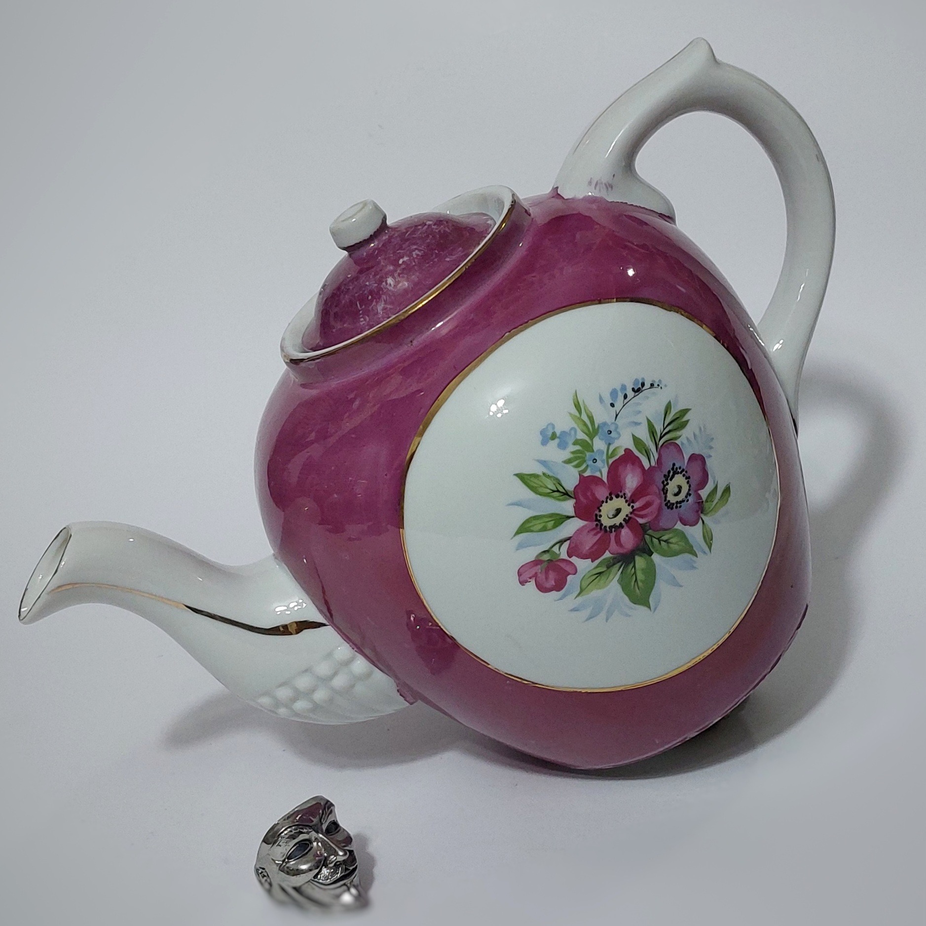 قوری گل قرمزی قدیمی