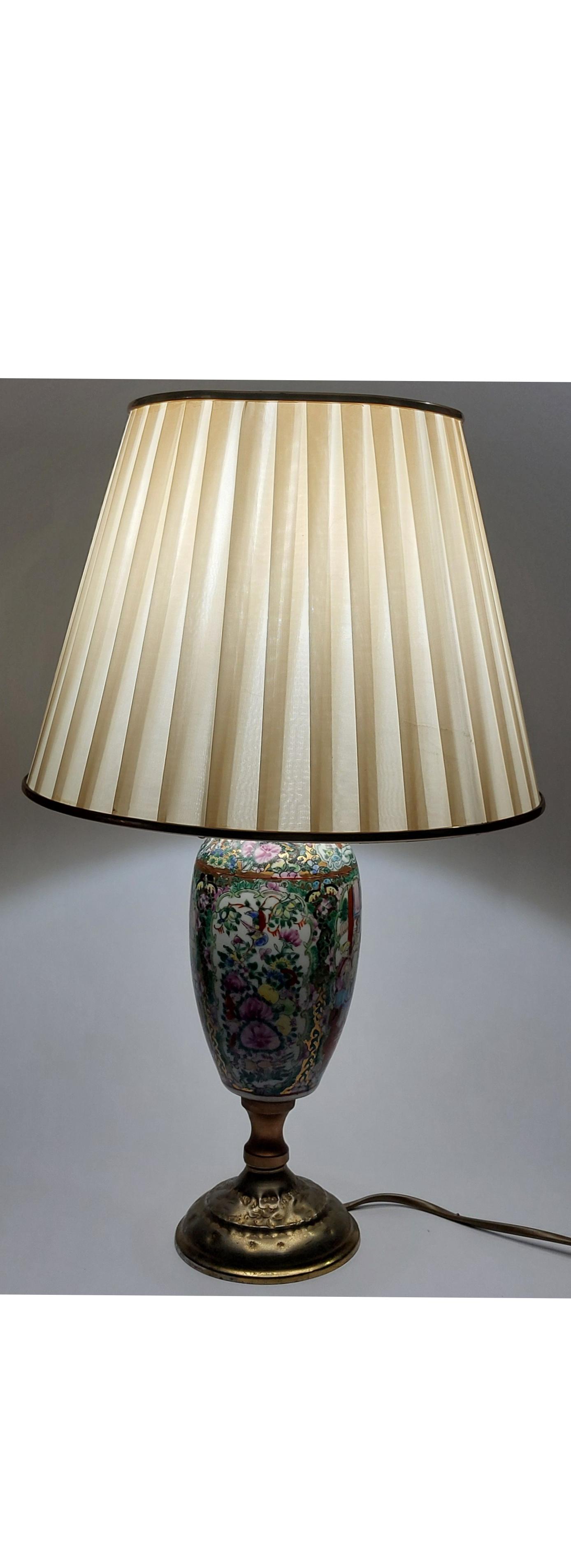 آباژور قدیمی گلمرغی