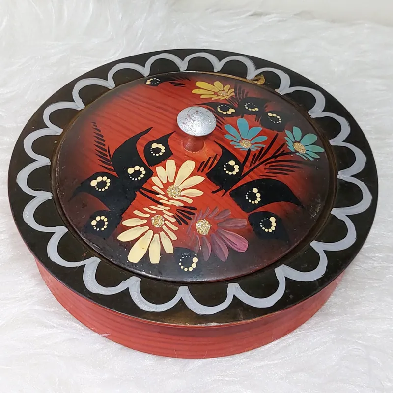 شکلاتخوری چوبی قدیمی