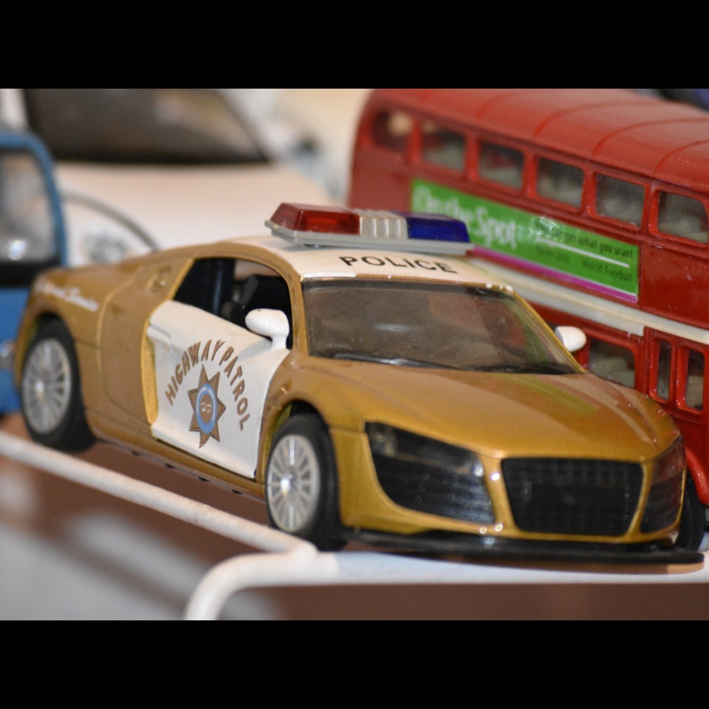 ماکت ماشین فلزی آئودی پلیس موزیکال با ارسال