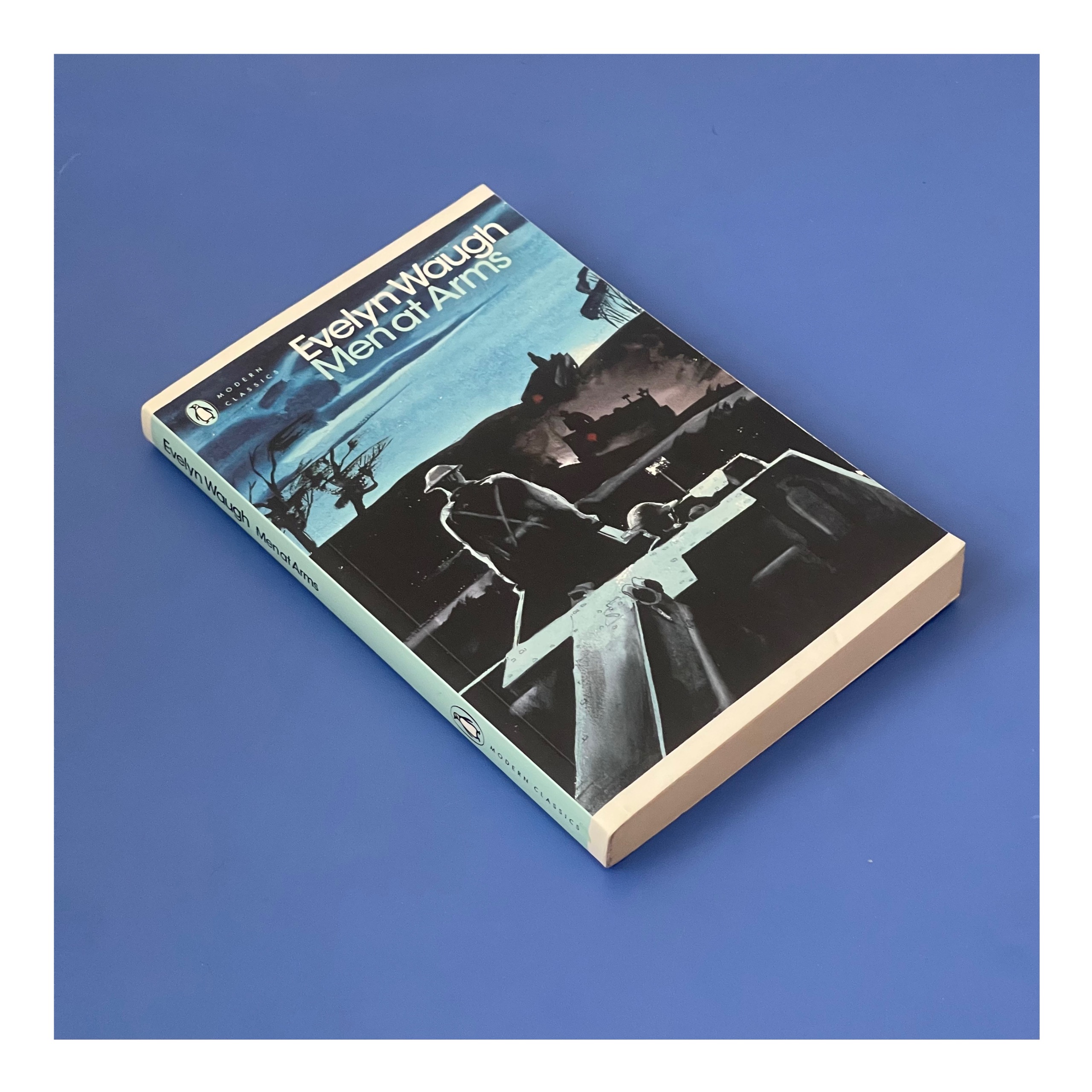 Men at Arms / Evelyn Waugh