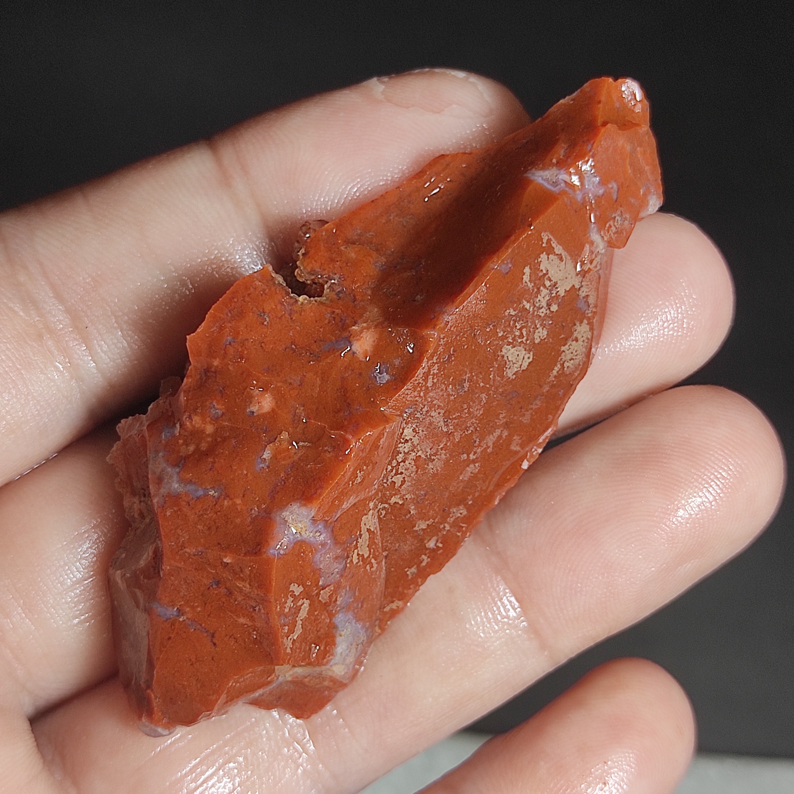 سنگ عقیق سرخ ابدار گوشتی 30گرمی معدنی