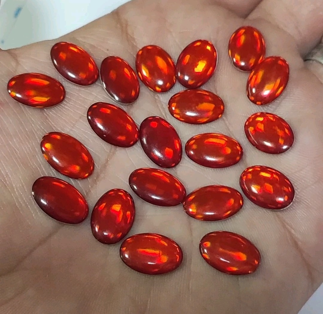 نگین اپال سرخ پر تلالو سنتیک زیبا